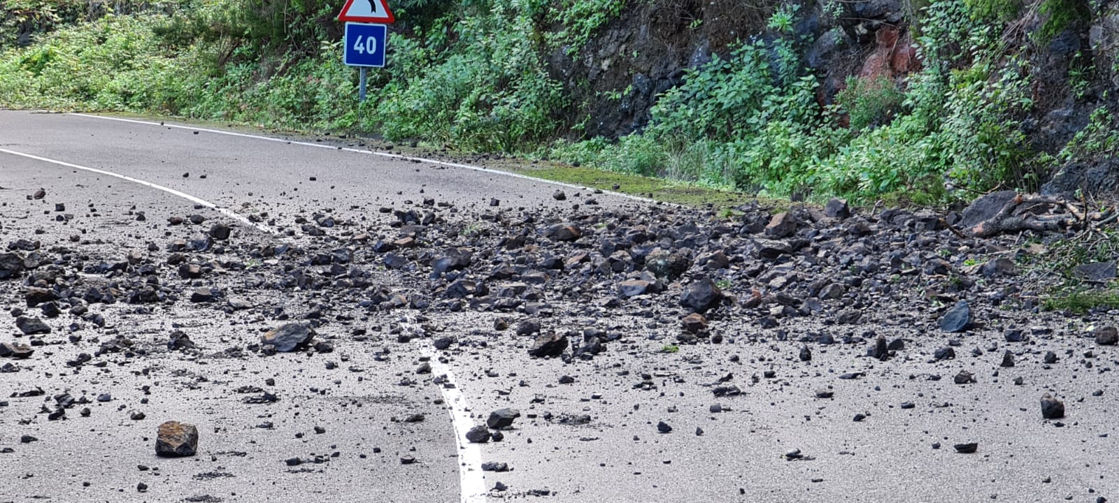 El Cabildo cierra la carretera del Norte en el tramo del barranco de Gallegos por los continuos desprendimientos en la vía
