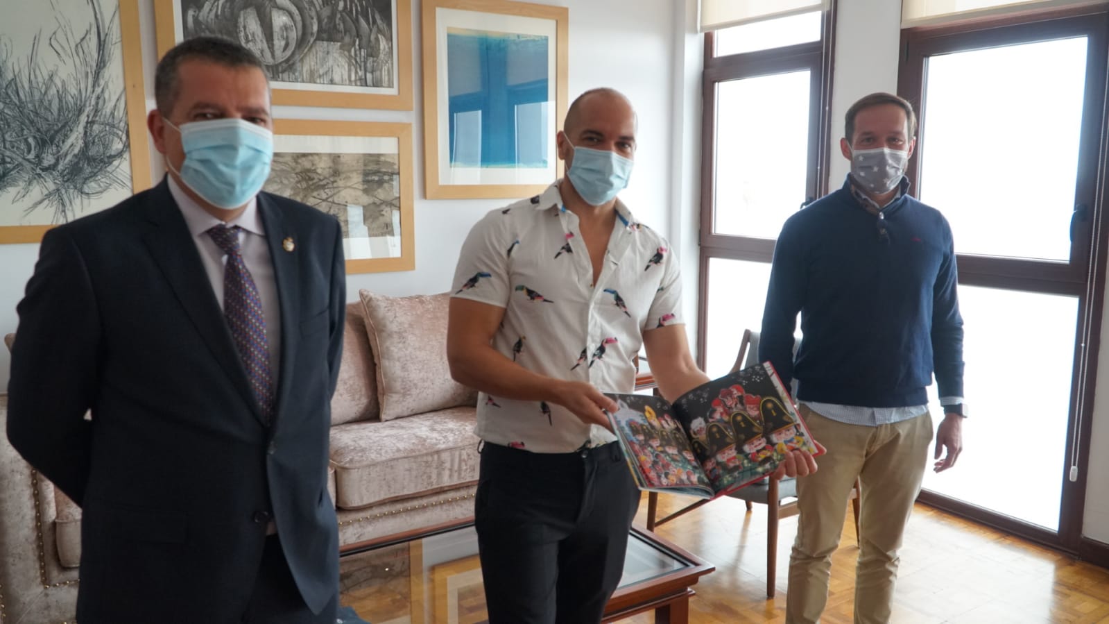 El Cabildo y el ayuntamiento capitalino colaboran en la elaboración del libro álbum 'La Bajada de la Virgen de las Nieves' del ilustrador palmero Víctor Jaubert