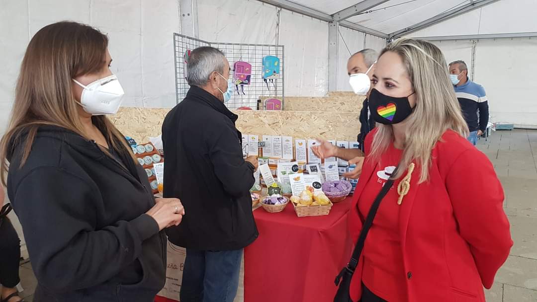 El Cabildo promueve la compra de artesanía palmera por Navidad