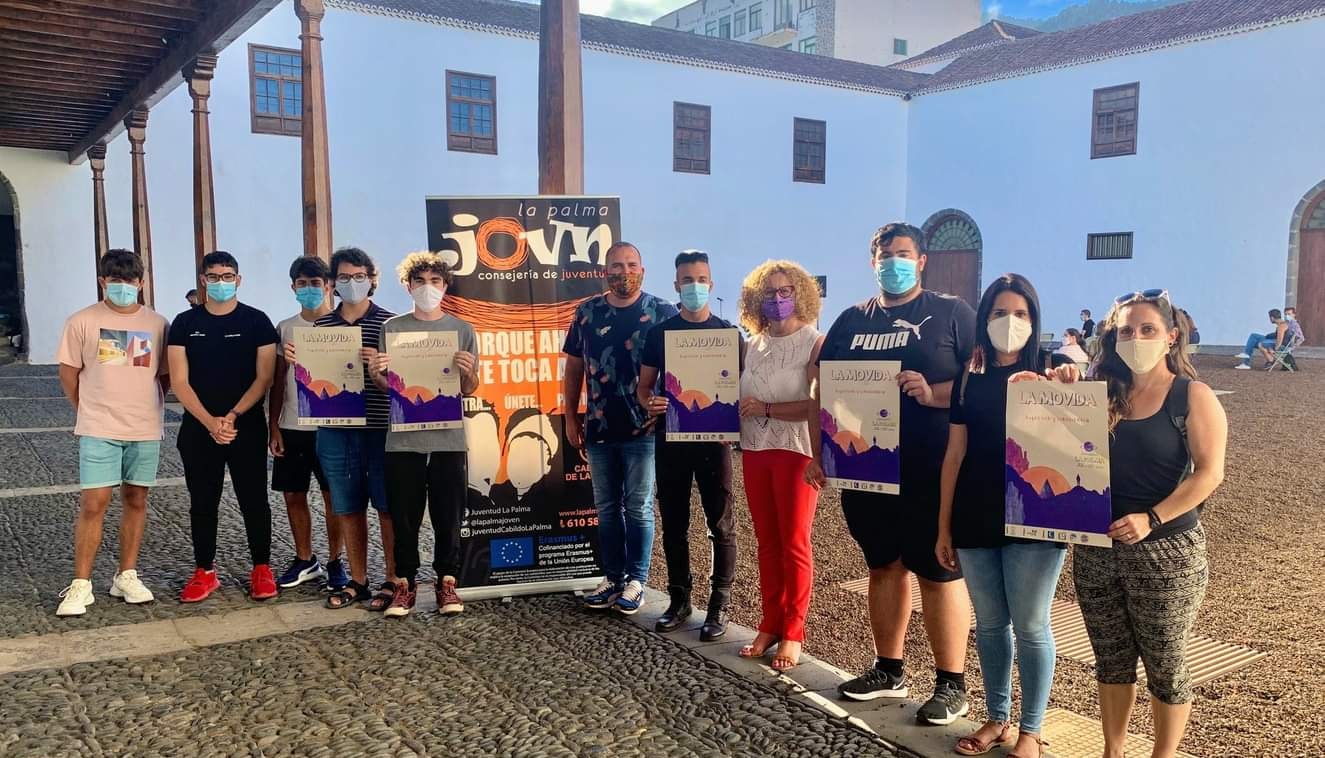 La consejera del área de Juventud, Nieves Hernández, recuperando el proyecto La Movida