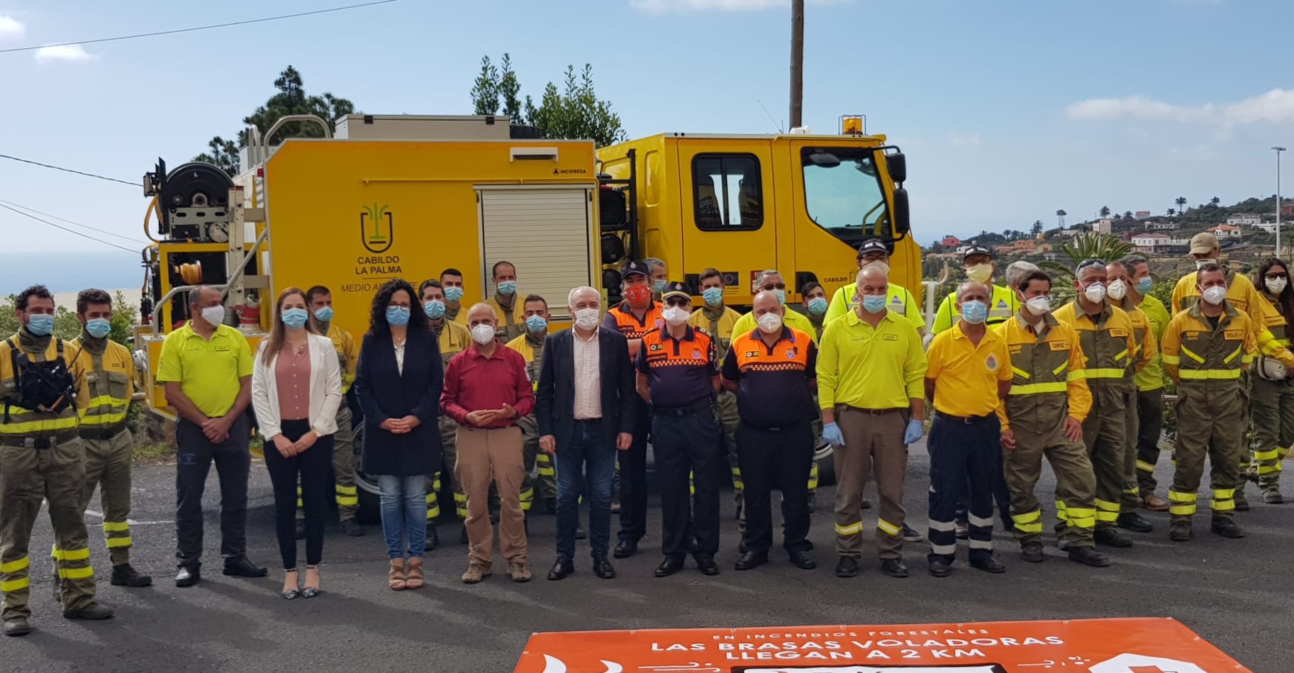 Las consejeras de Medio Ambiente y Seguridad y Emergencias, María Rodríguez y Nieves Rosa Arroyo, junto con el dispositivo de emergencias