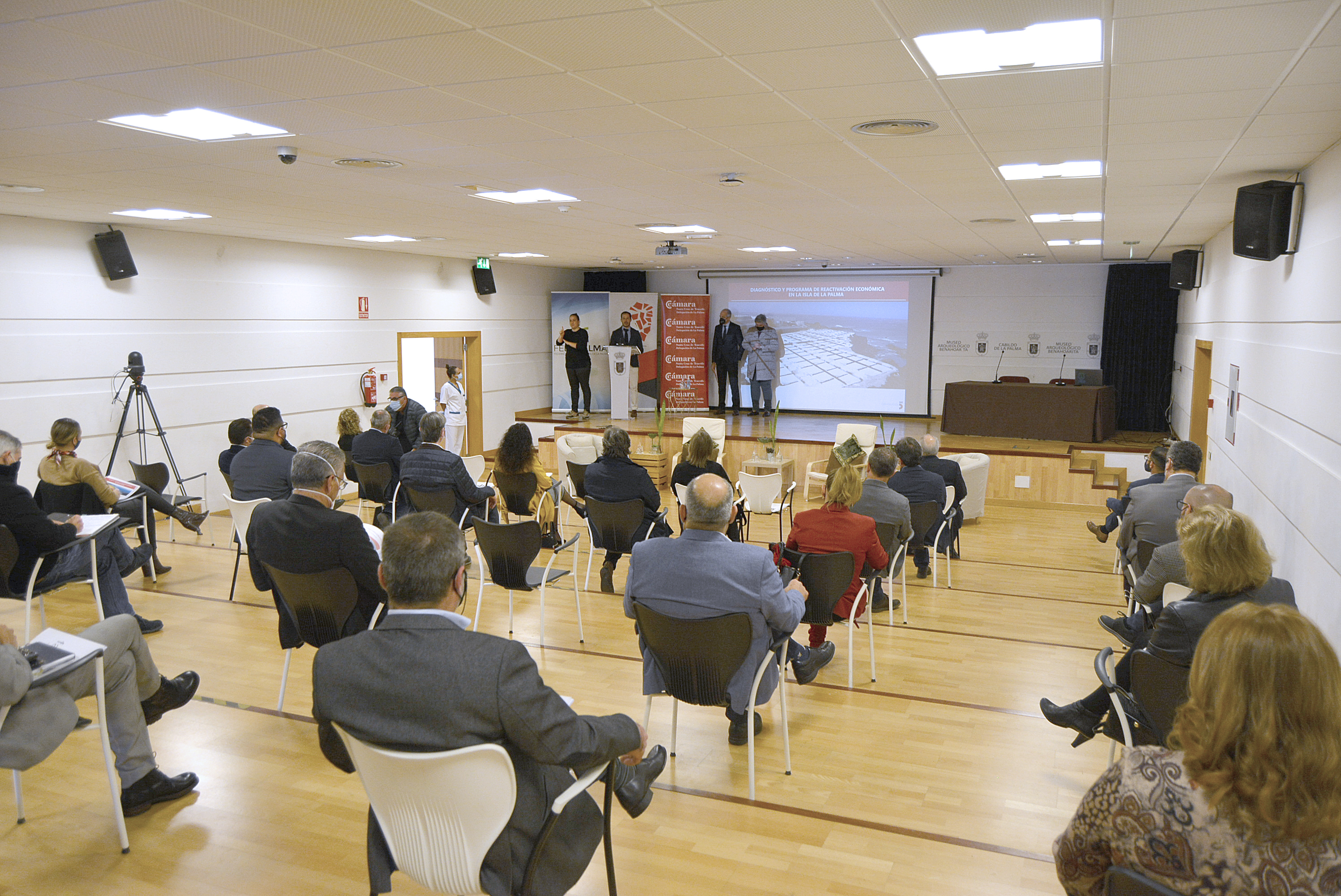  Mariano H. Zapata presentando el Programa de Reactivación de la Isla de La Palma