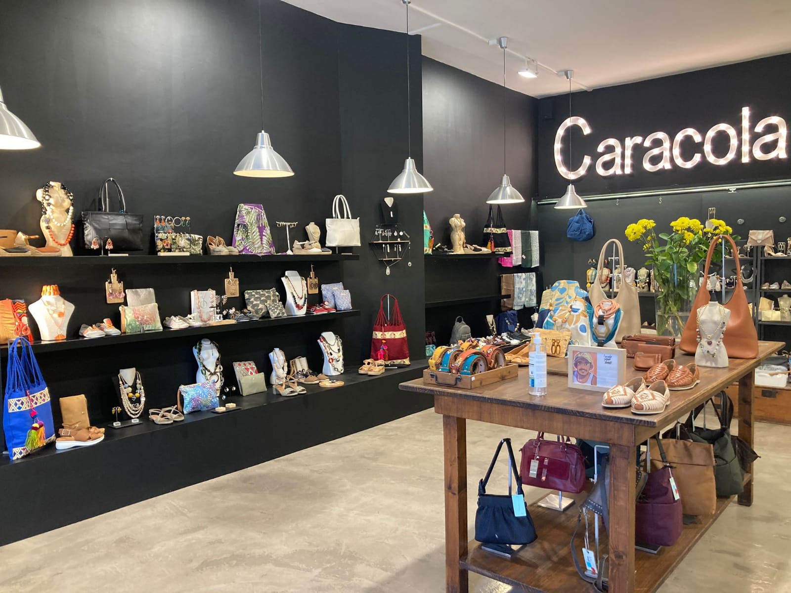 La firma de moda 'Burdeos', perteneciente a IBM de Sodepal, amplía su red de comercialización con un nuevo punto de venta en Lanzarote