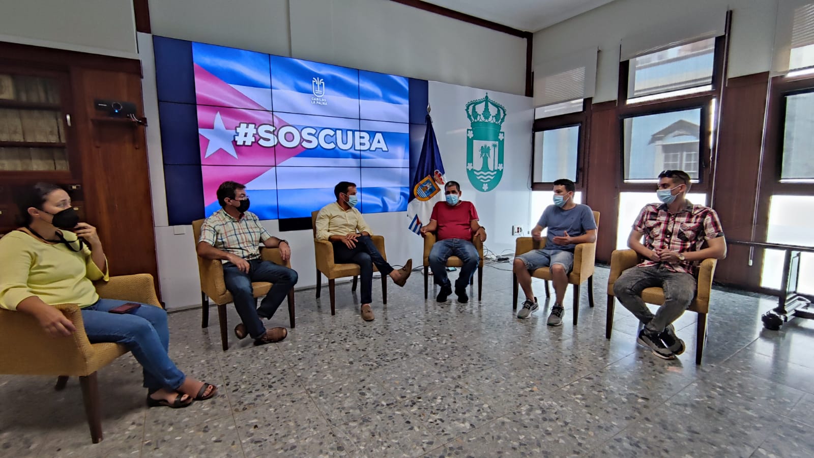 El Cabildo recibe a los representantes del colectivo de cubanos de la isla de La Palma