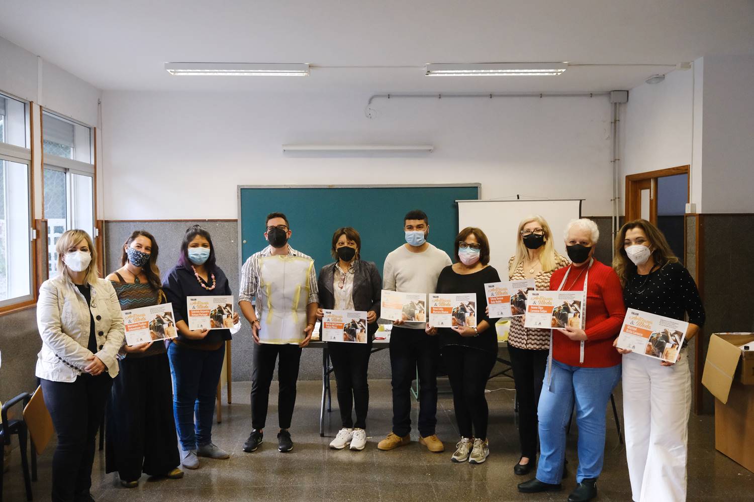 El Cabildo de La Palma forma a una veintena de personas en moda y artesanía