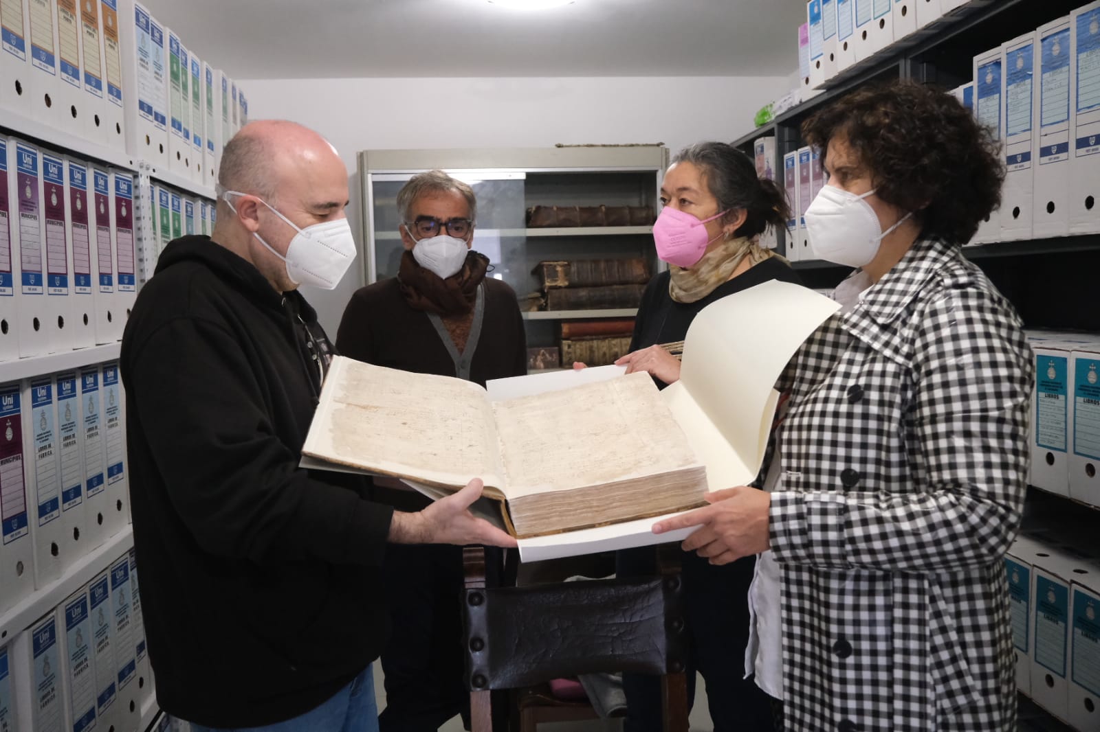 El Cabildo de La Palma restaura el 'I Libro de Bautismos de 1564-1586' de la Iglesia de El Salvador