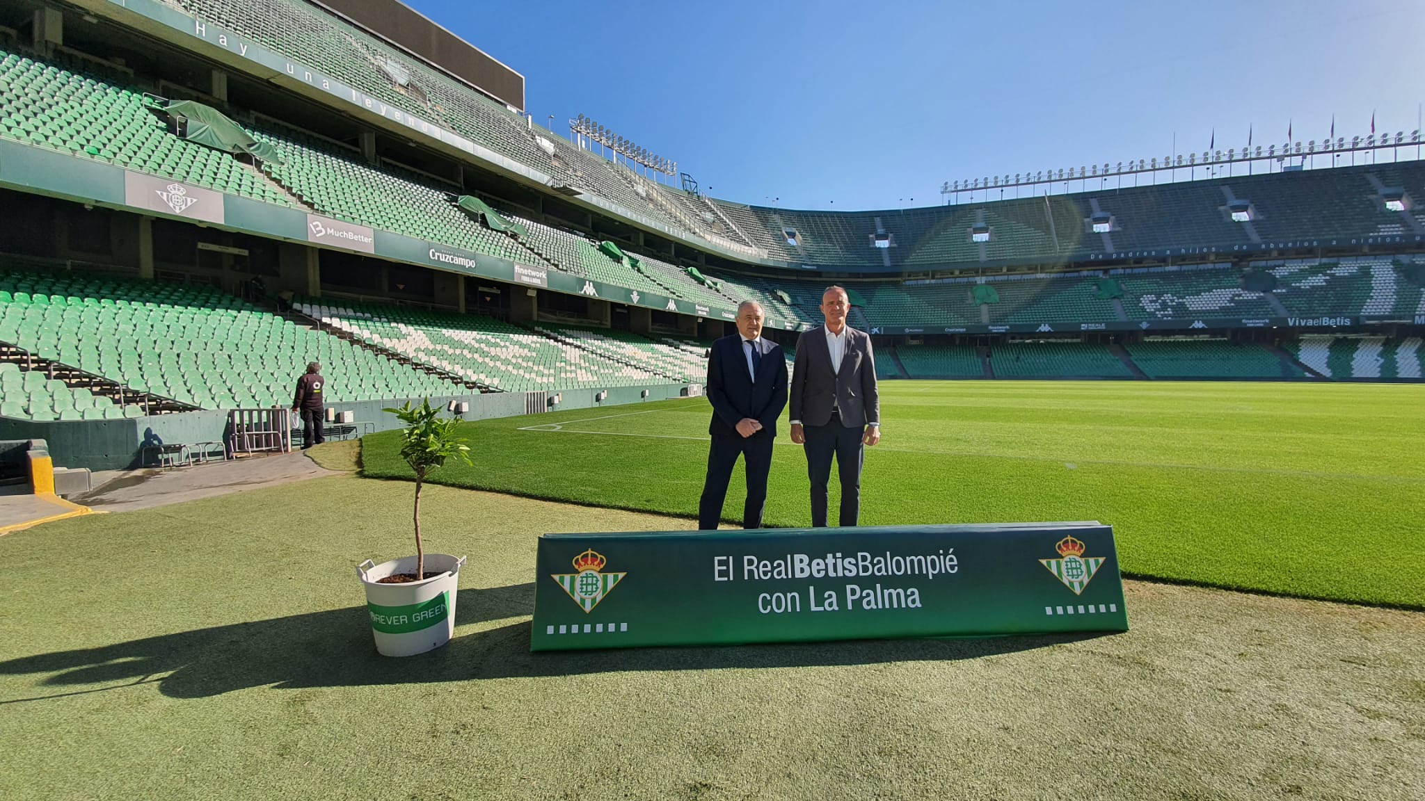 El Cabildo agradece la donación del Real Betis Balompié a las personas afectadas por el volcán