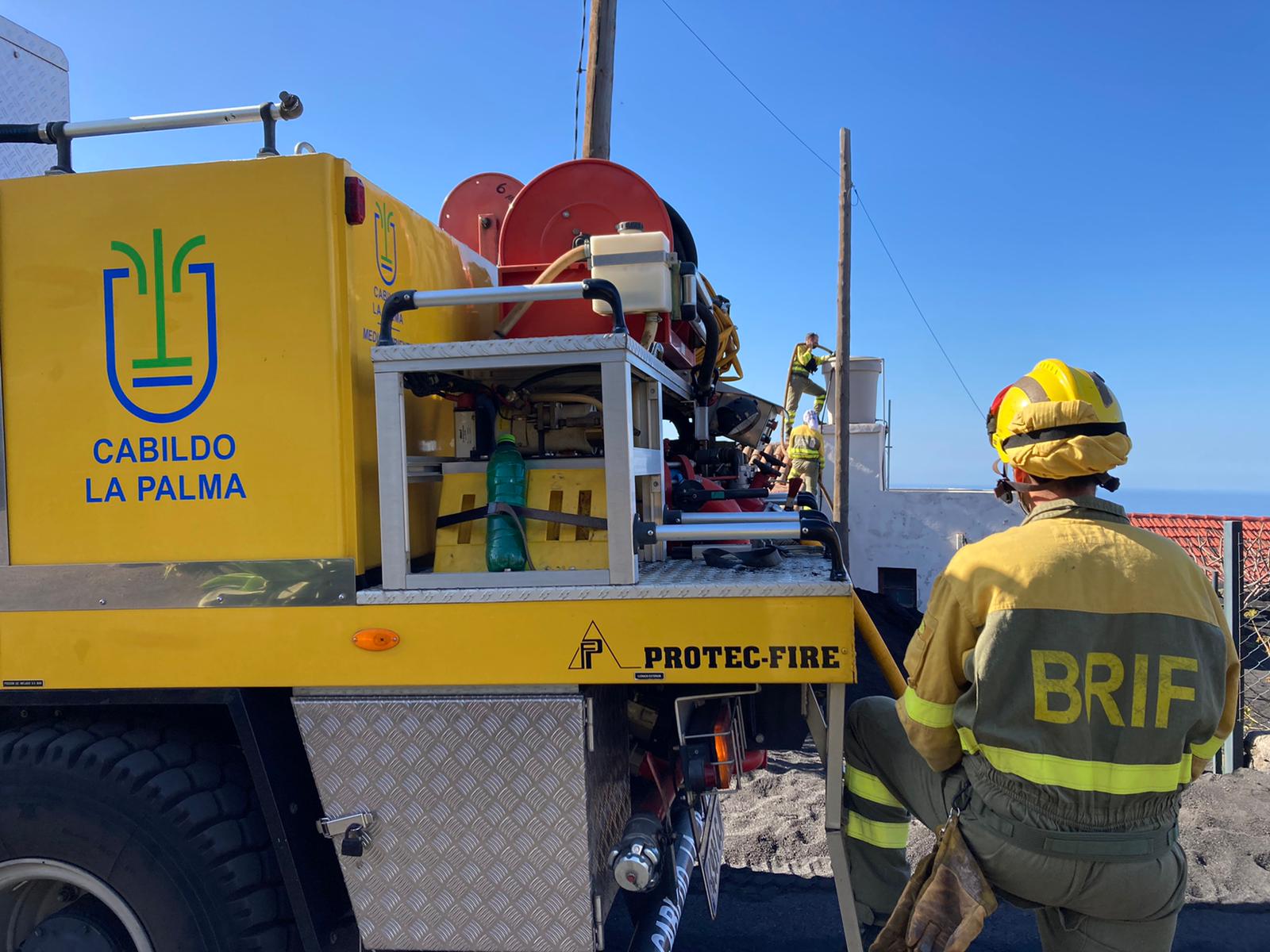 El Cabildo reparte más de 3,8 millones de litros de agua a viviendas afectadas por la erupción