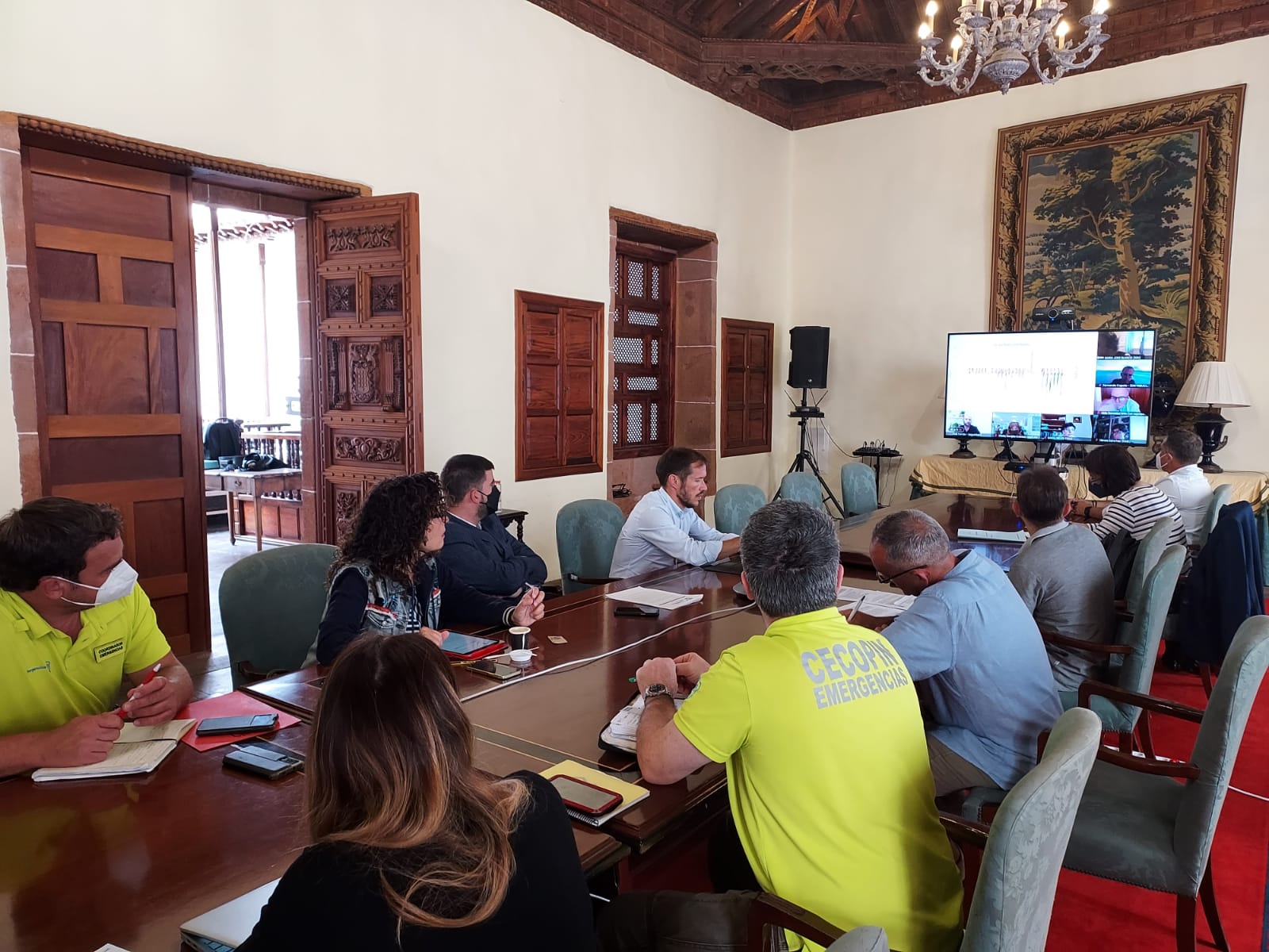 El Peinpal informa de que el alto nivel de gases en Puerto Naos y La Bombilla dificultan el retorno a estos núcleos del Valle