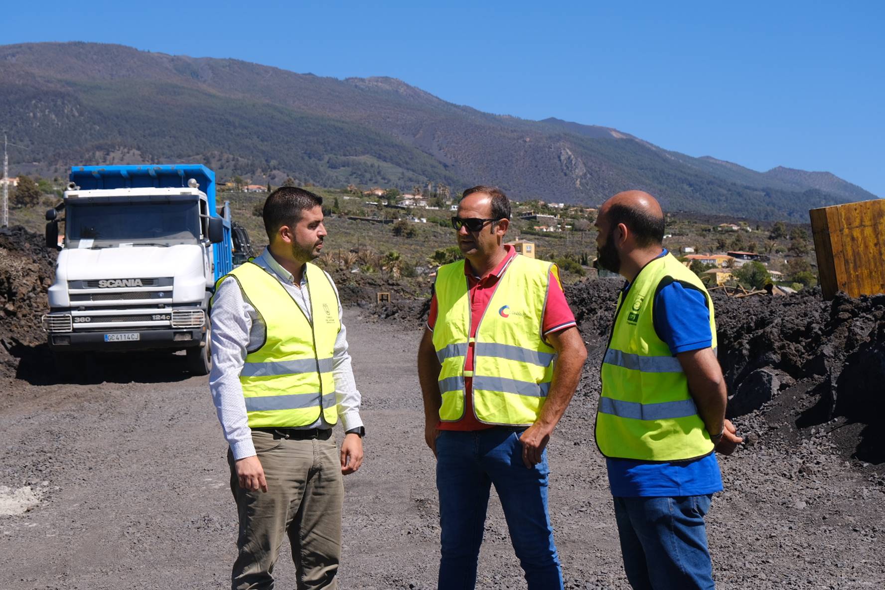 El Cabildo recupera dos nuevos caminos para dar acceso a viviendas que quedaron aisladas por las coladas