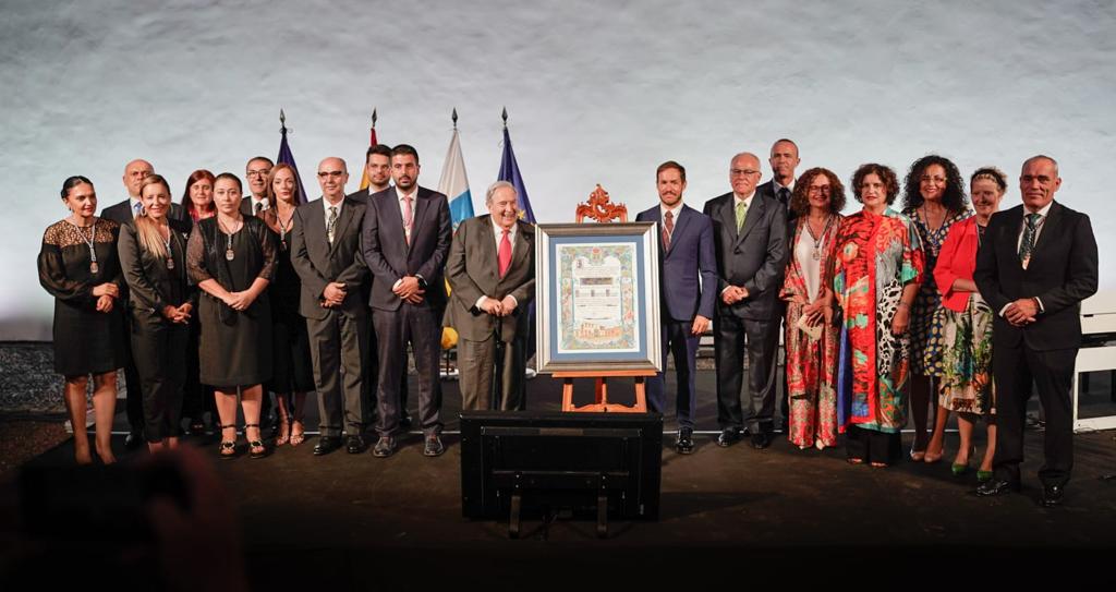 Jerónimo Saavedra recibe el título de Hijo Adoptivo de La Palma