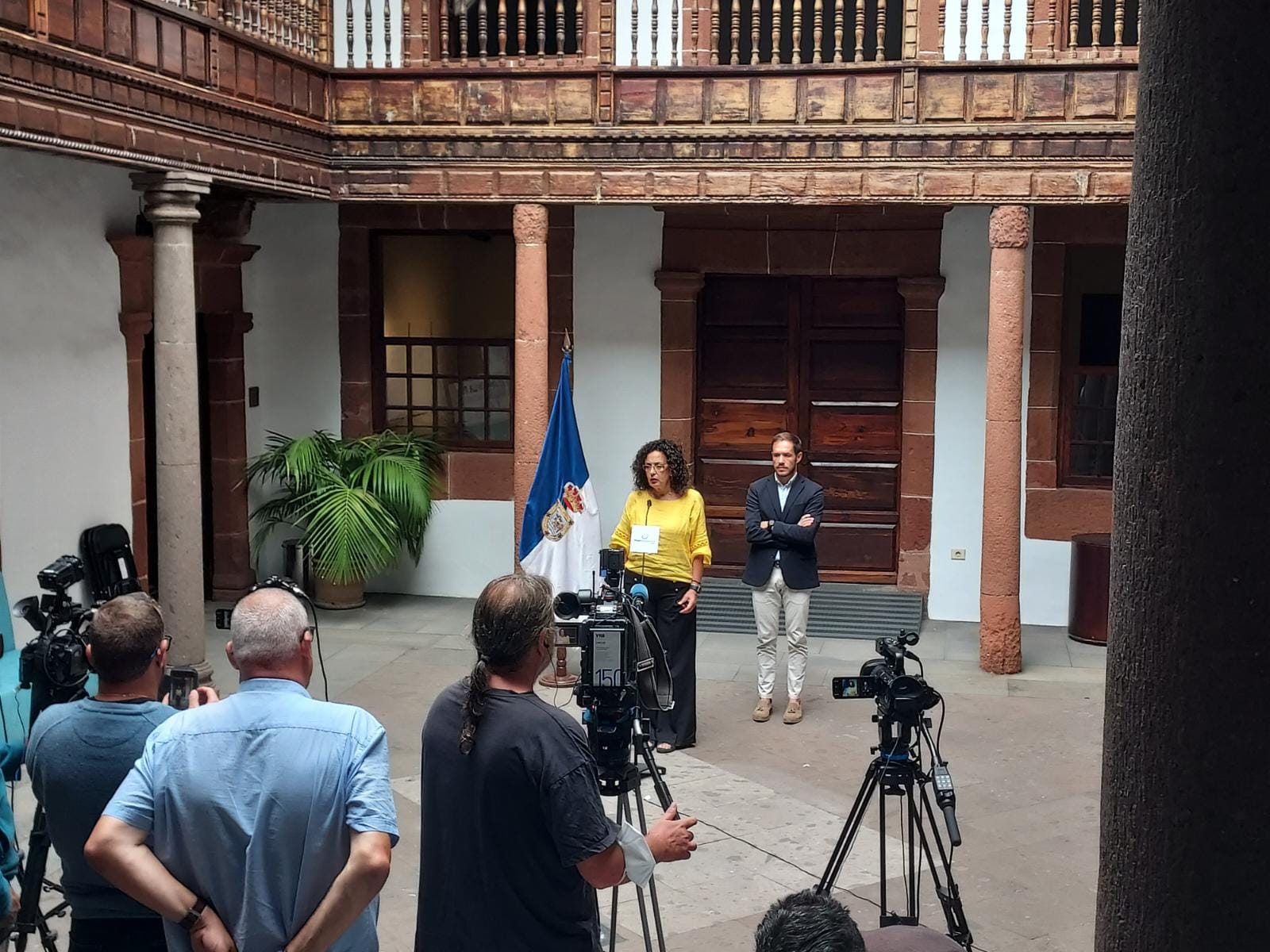 El Cabildo entrega 13,5 millones de euros de las donaciones a los afectados por el volcán