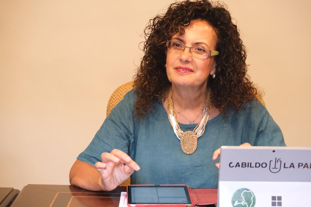 El Cabildo facilita el acceso a comerciantes de Puerto Naos a sus establecimientos