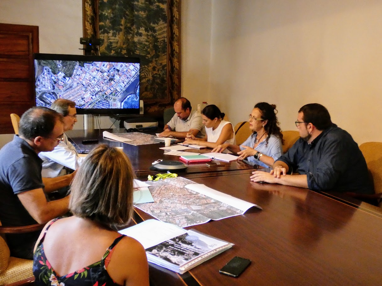 El Cabildo pondrá en marcha una experiencia piloto para la recogida puerta a puerta de envases y papel cartón en Santa Cruz de La Palma