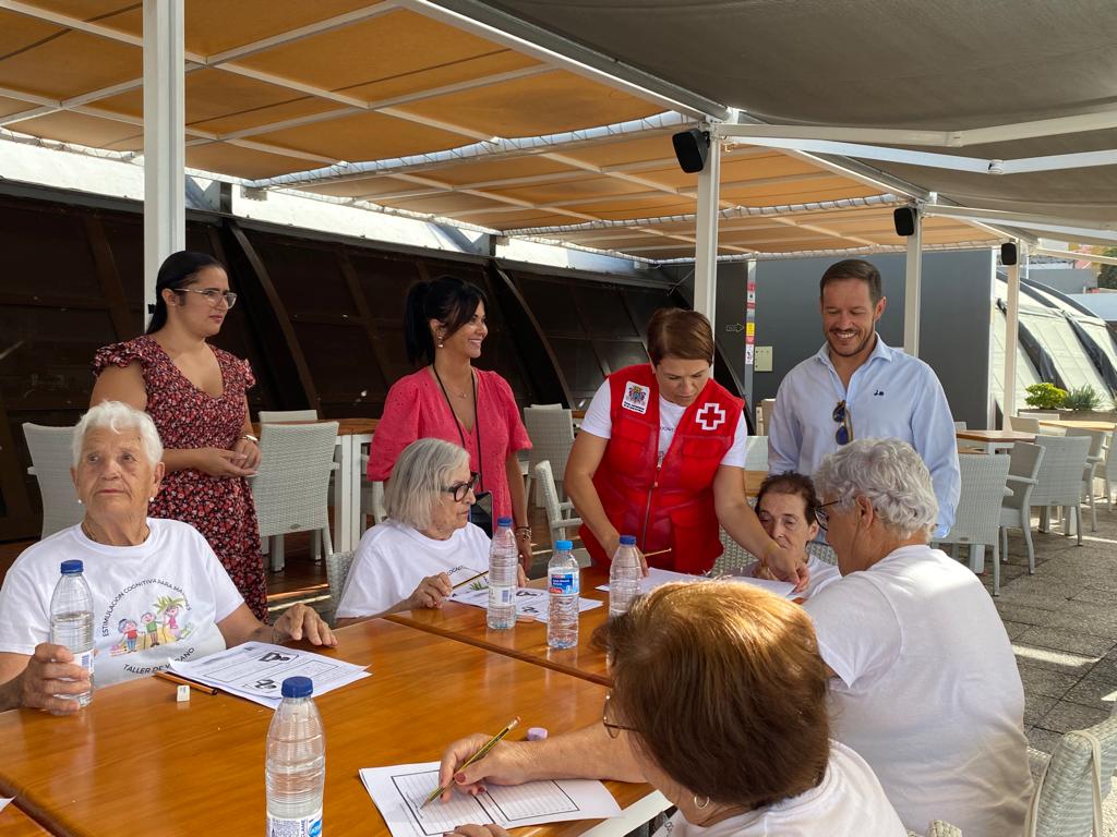 El presidente del Cabildo conoce el proyecto de estimulación cognitiva para mayores del Valle de Aridane