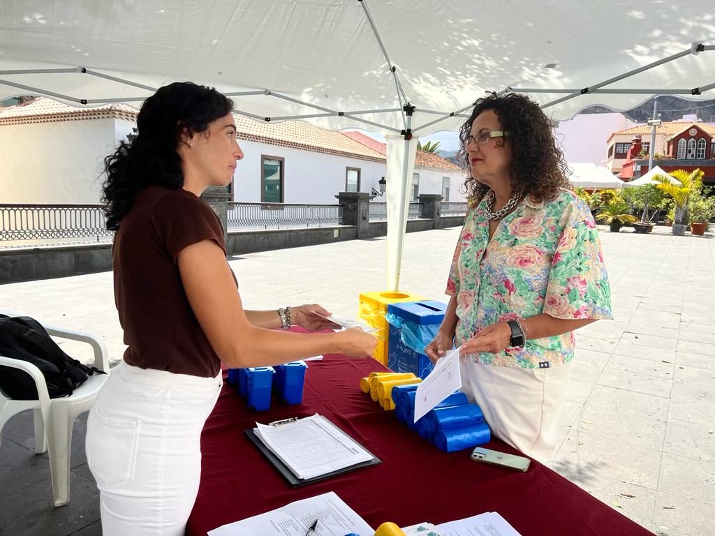 El Cabildo pone hoy en marcha en Santa Cruz de La Palma la experiencia piloto de recogida puerta a puerta de envases y papel cartón