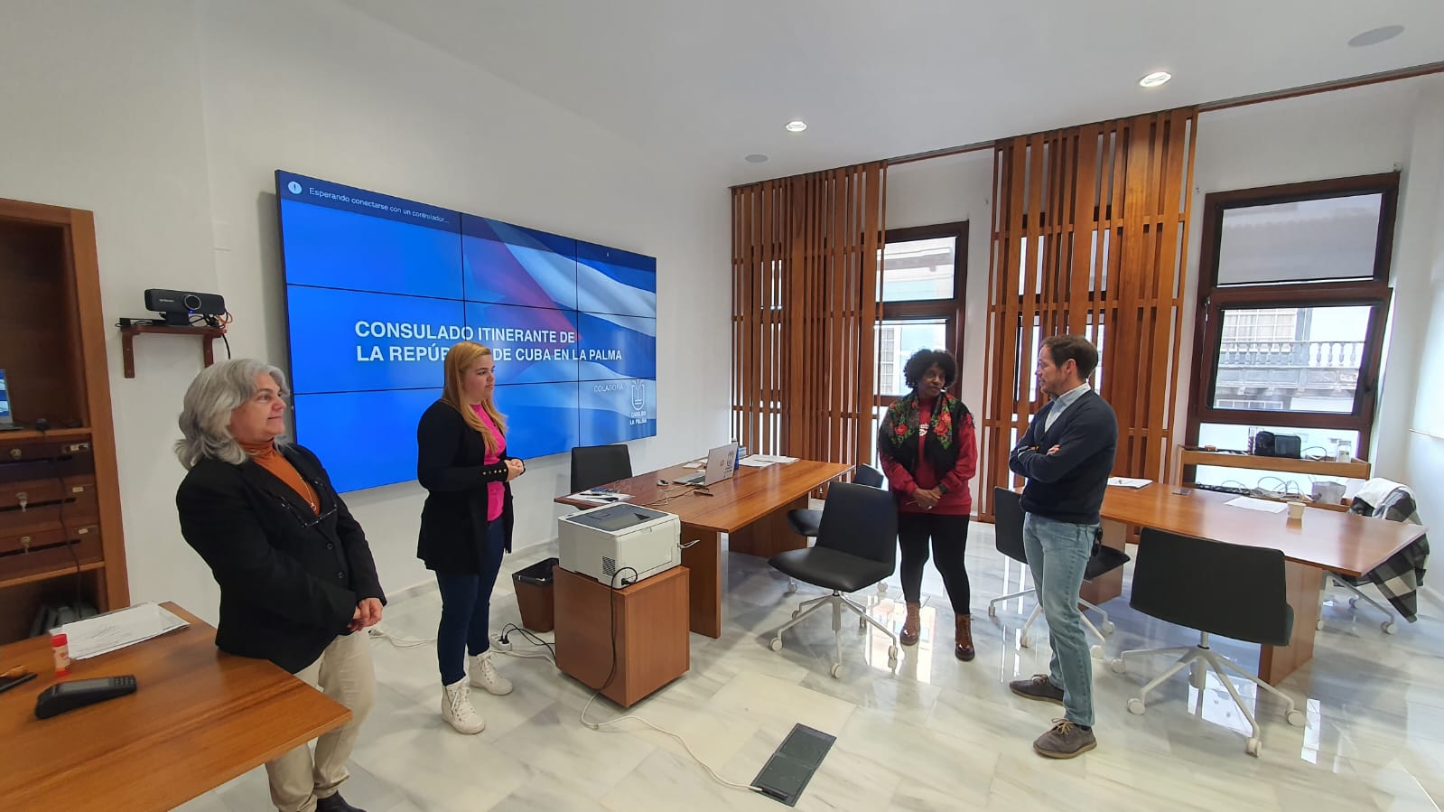 Más de un centenar de personas con atendidas en el Consulado Itinerante de Cuba promovido por el Cabildo de La Palma