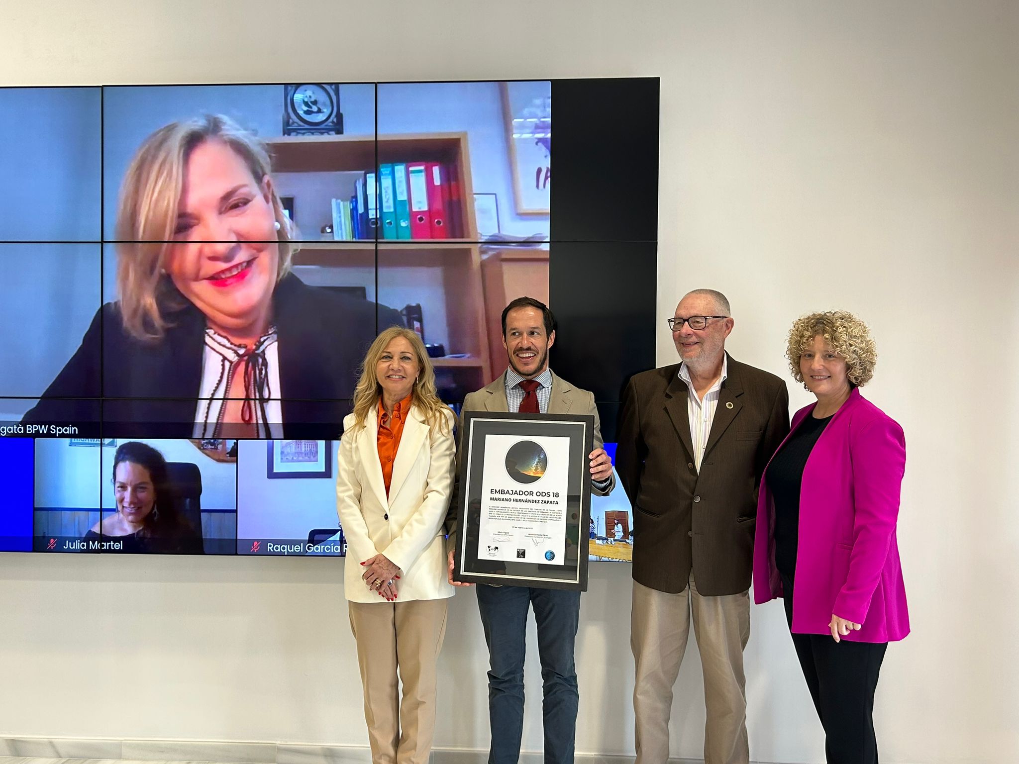 Mariano Zapata recibe la distinción de embajador de la ‘Alianza ODS 18’ por su compromiso con la defensa del cielo