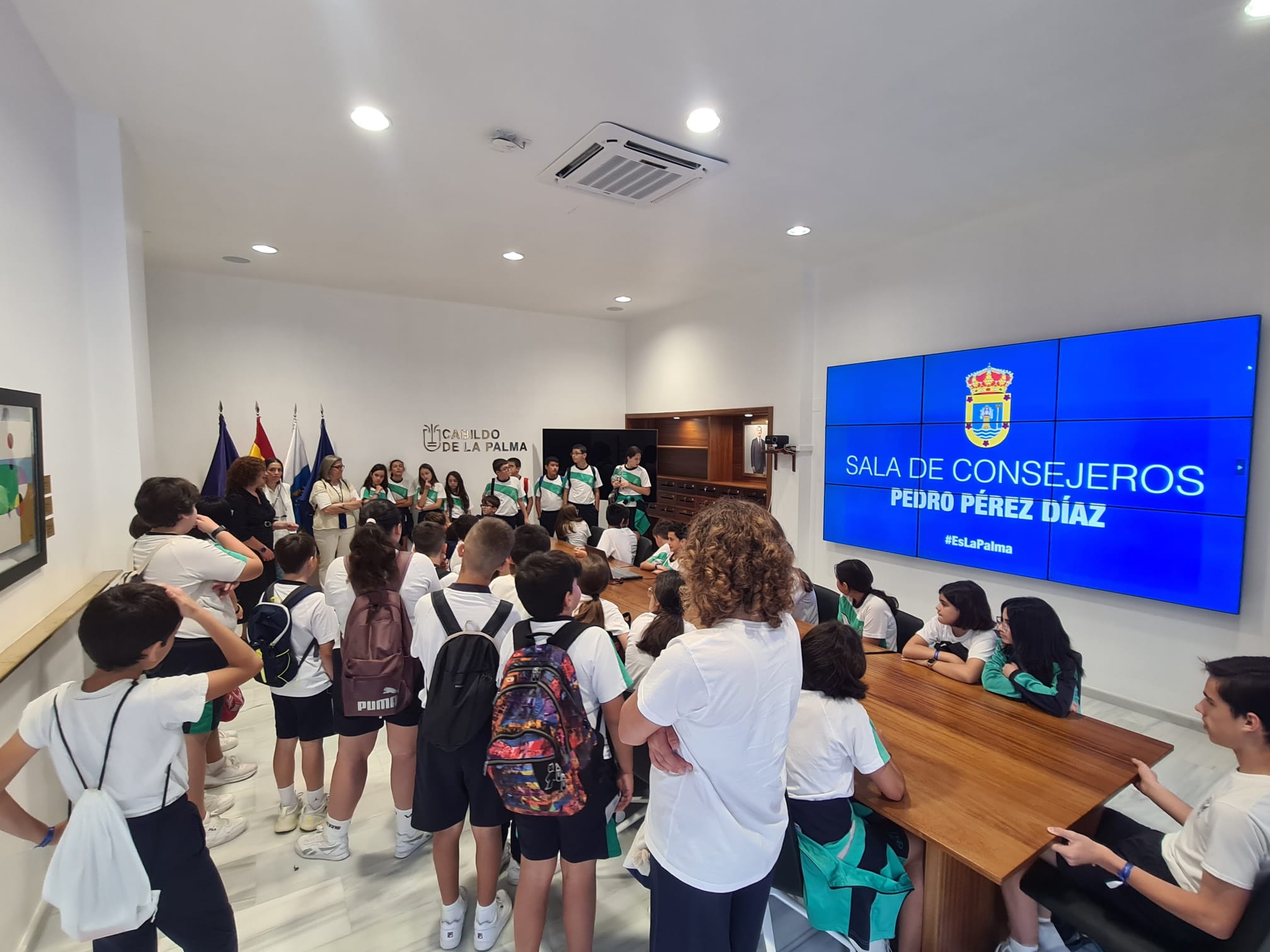 Más de  350 alumnos conocen las instalaciones e historia del Cabildo de La Palma por su 110 aniversario 
