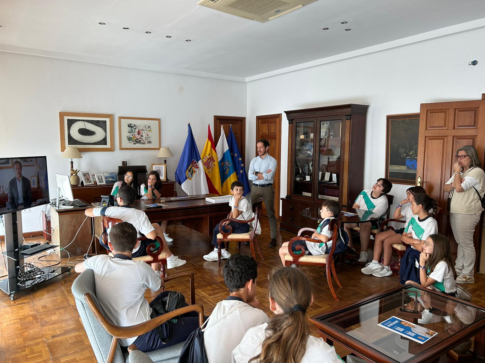 Más de  350 alumnos conocen las instalaciones e historia del Cabildo de La Palma por su 110 aniversario 