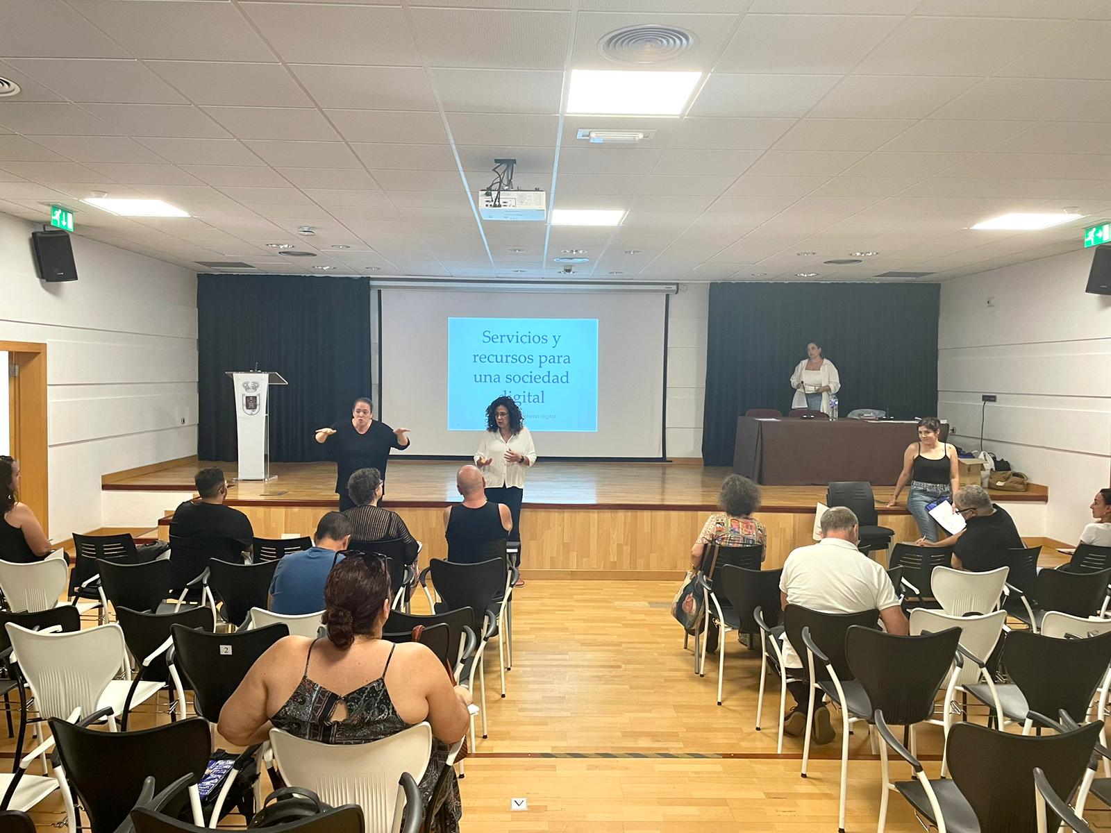 Participación Ciudadana potencia la formación en competencias digitales a la población palmera