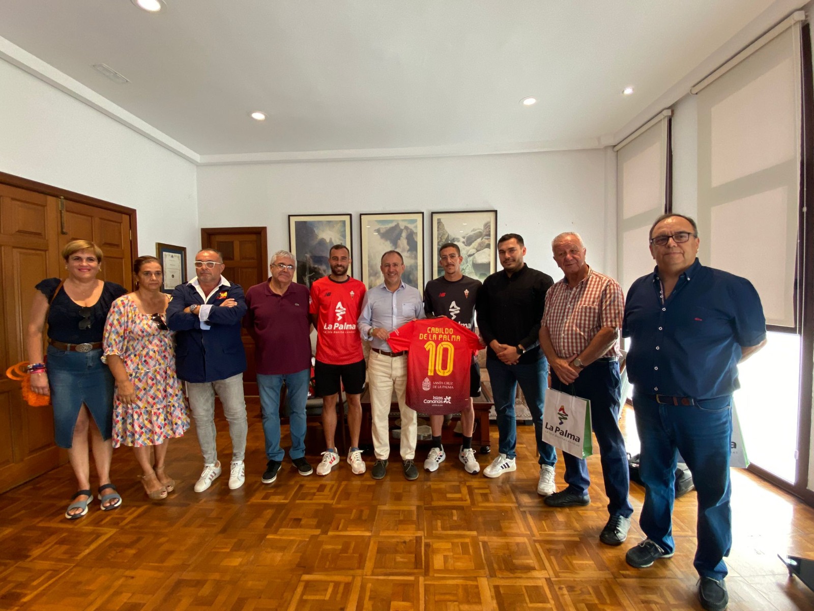 El Cabildo apoya al C.D. Mensajero en su promoción de la isla de La Palma como miembro de la 2ªREF