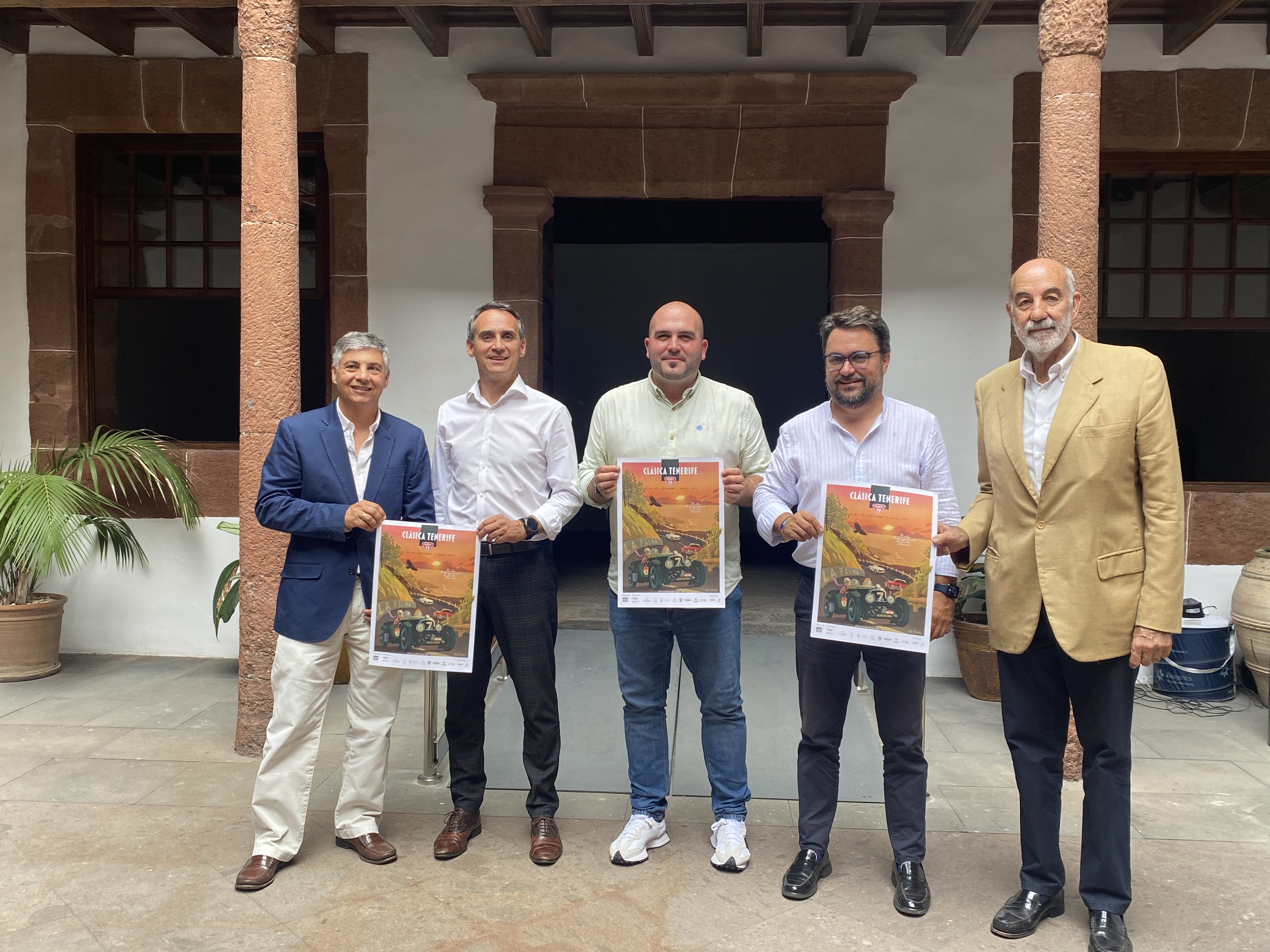 La Palma recibe la XXII Clásica de Tenerife, que da protagonismo a vehículos históricos