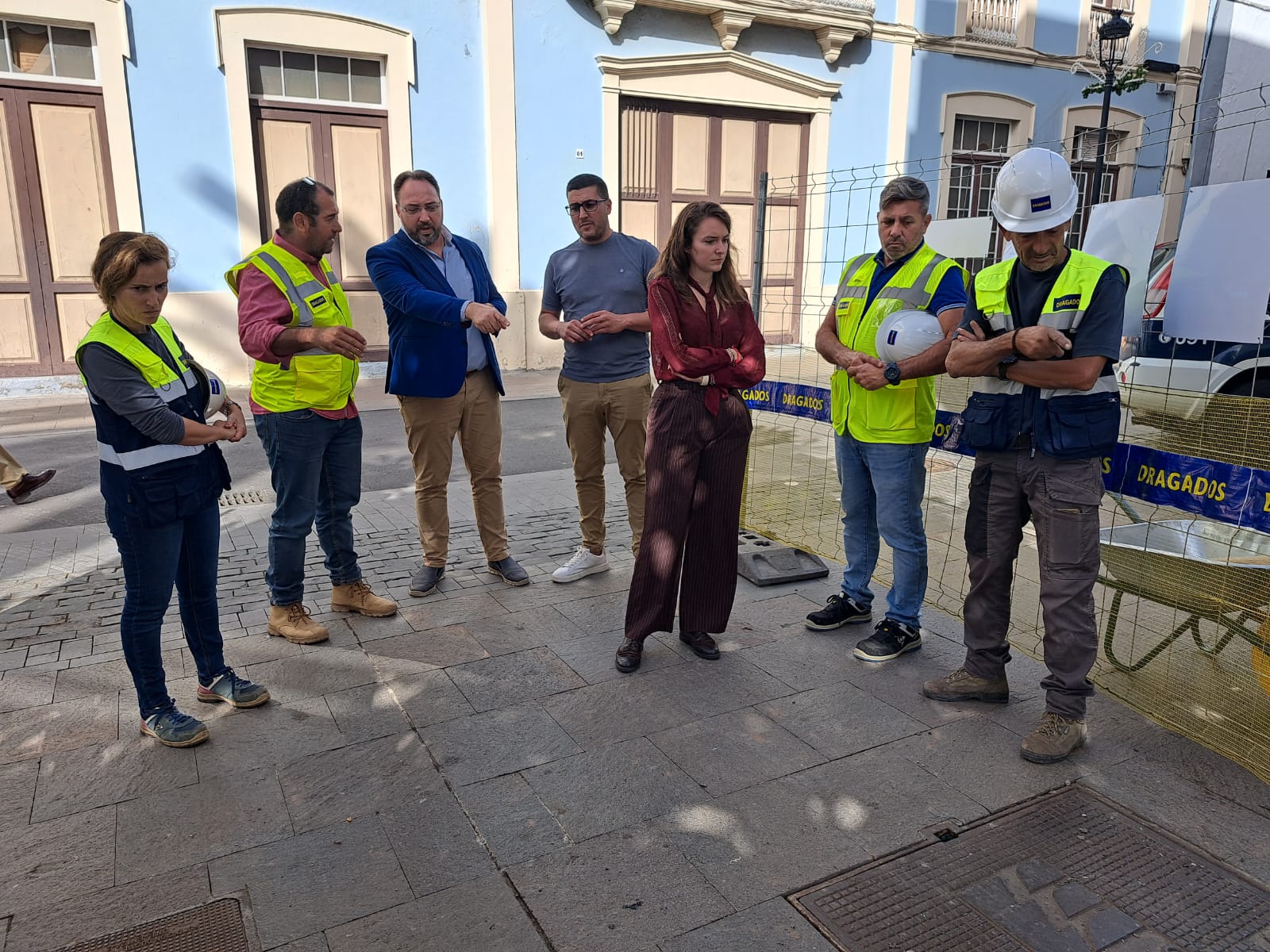 Fernando González visitando la mejora del callejón