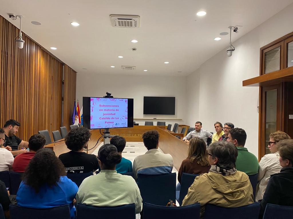 El Cabildo fomenta la participación de las asociaciones juveniles en la toma de decisiones del área