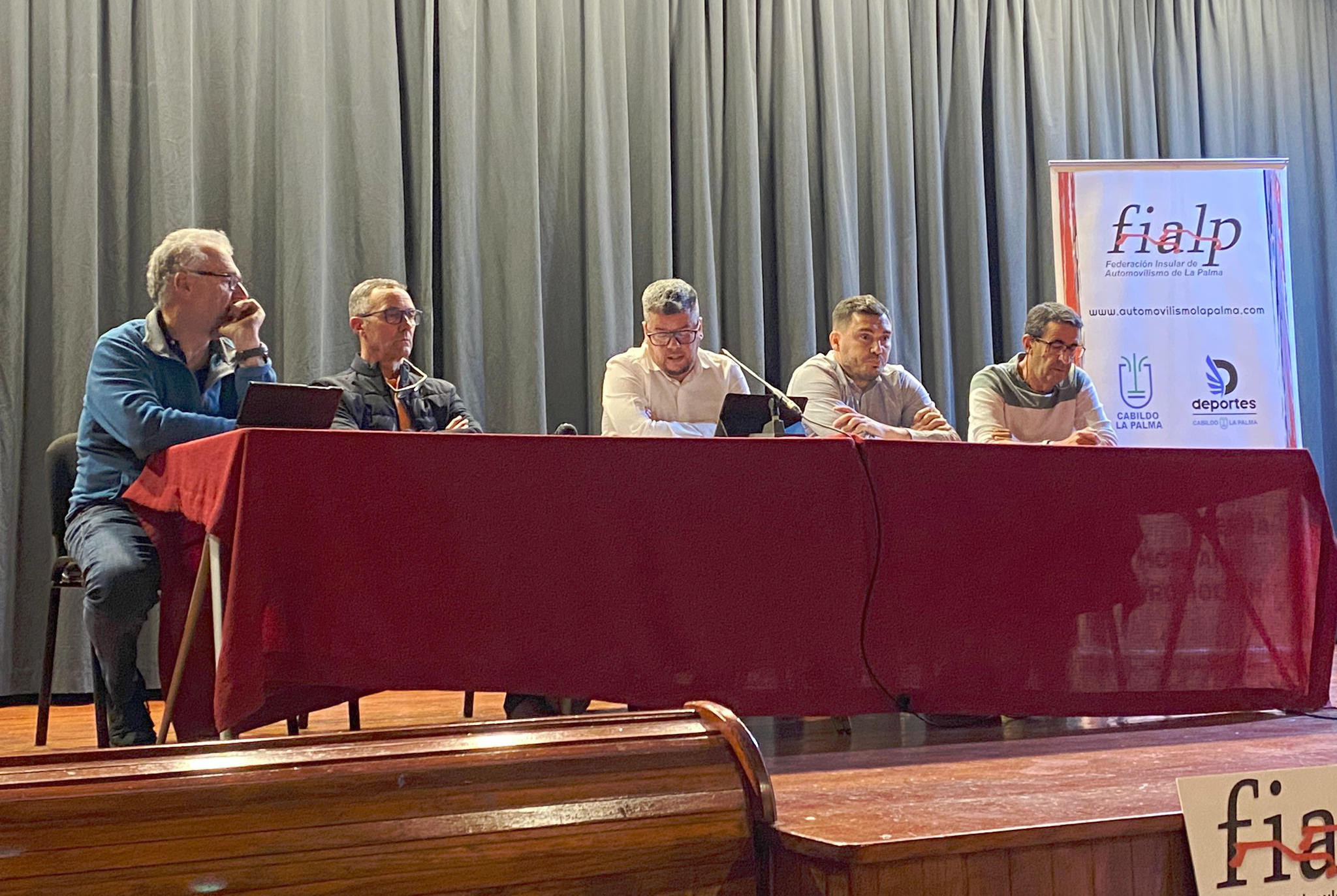 El Cabildo respalda al automovilismo de la Isla con la creación de unos premios y el apoyo a los pilotos que participen en competiciones regionales