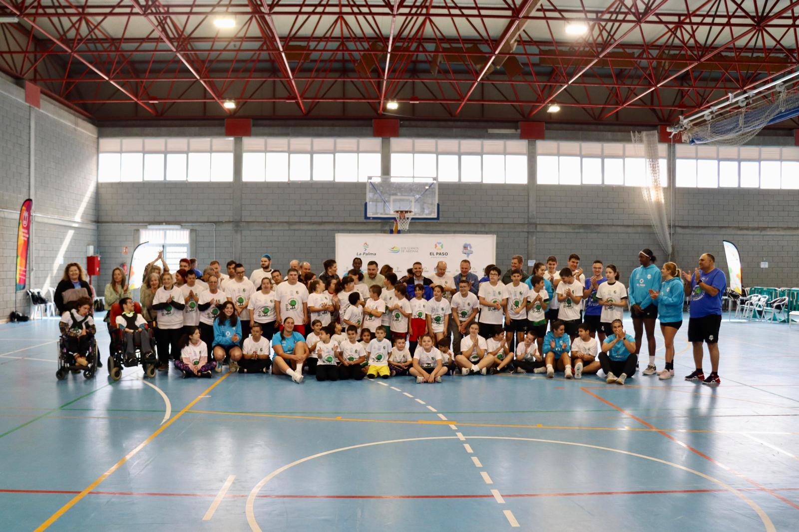 El Cabildo realiza el primer campus inclusivo de la Isla para acercar el baloncesto a las personas con discapacidad intelectual