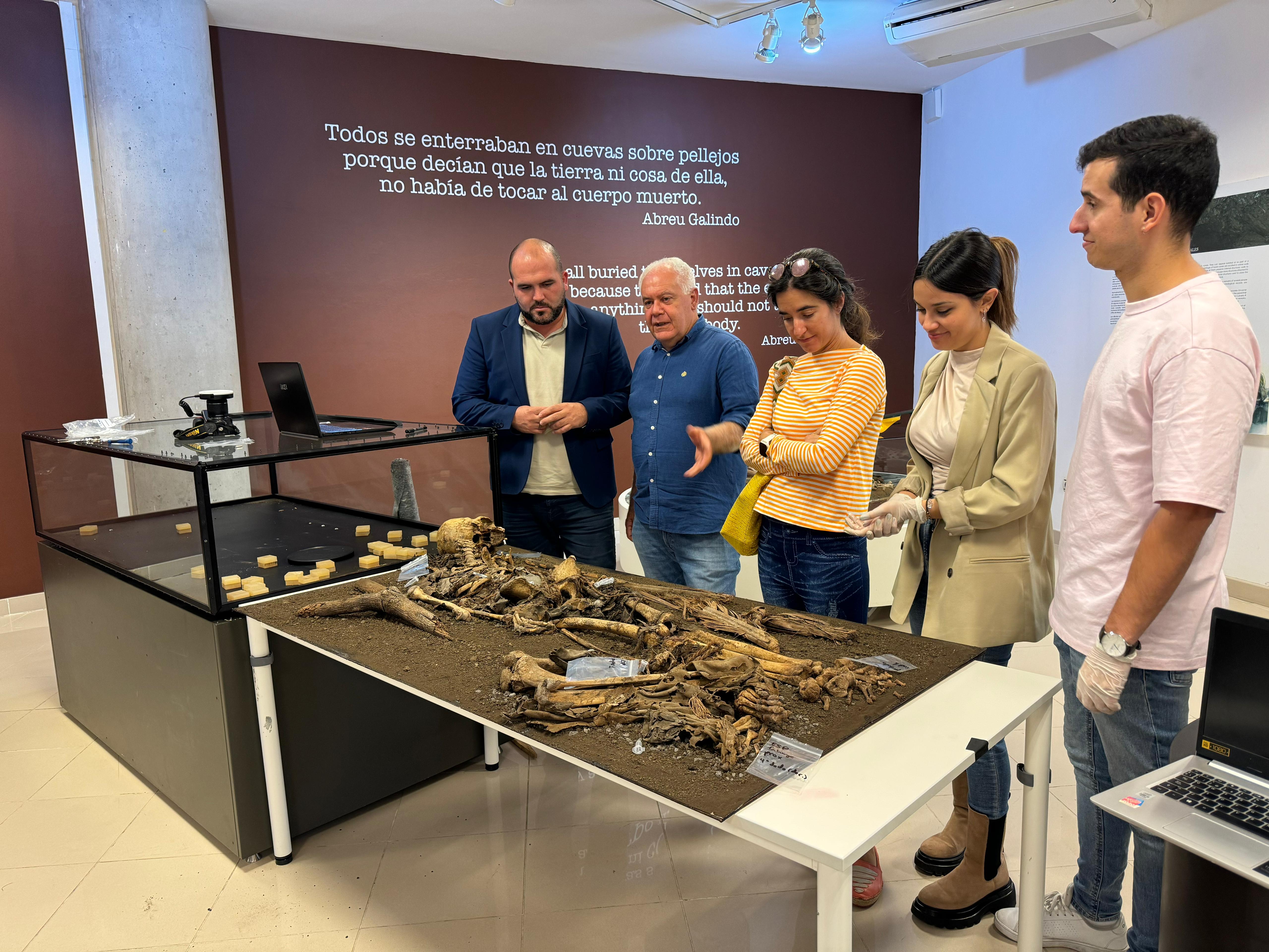 El Cabildo apuesta por la arqueología palmera colaborando con el estudio de la cultura benahoarita