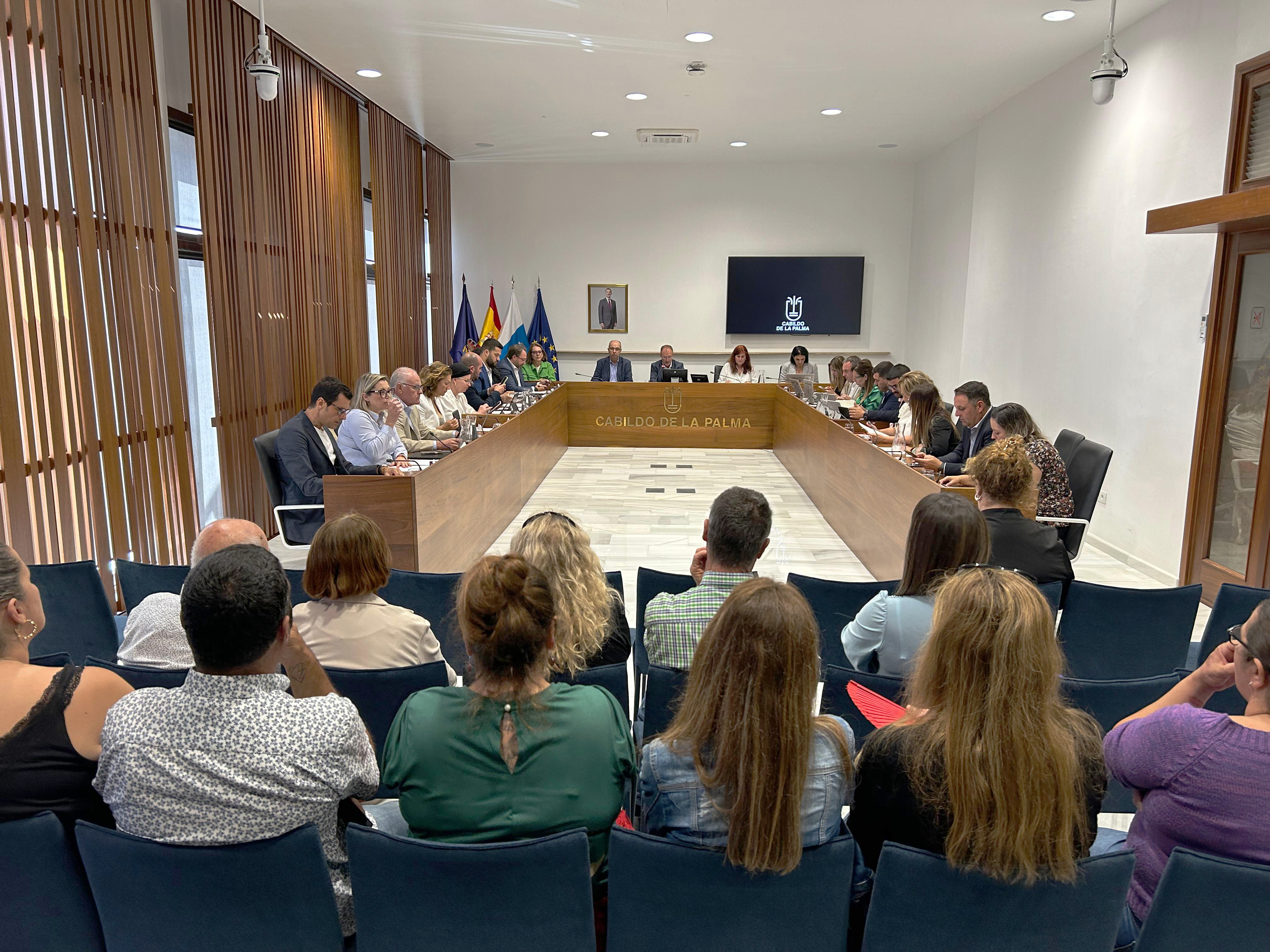 El Cabildo apoya la defensa de los valores etnográficos y culturales de los asentamientos costeros de Fuencaliente  