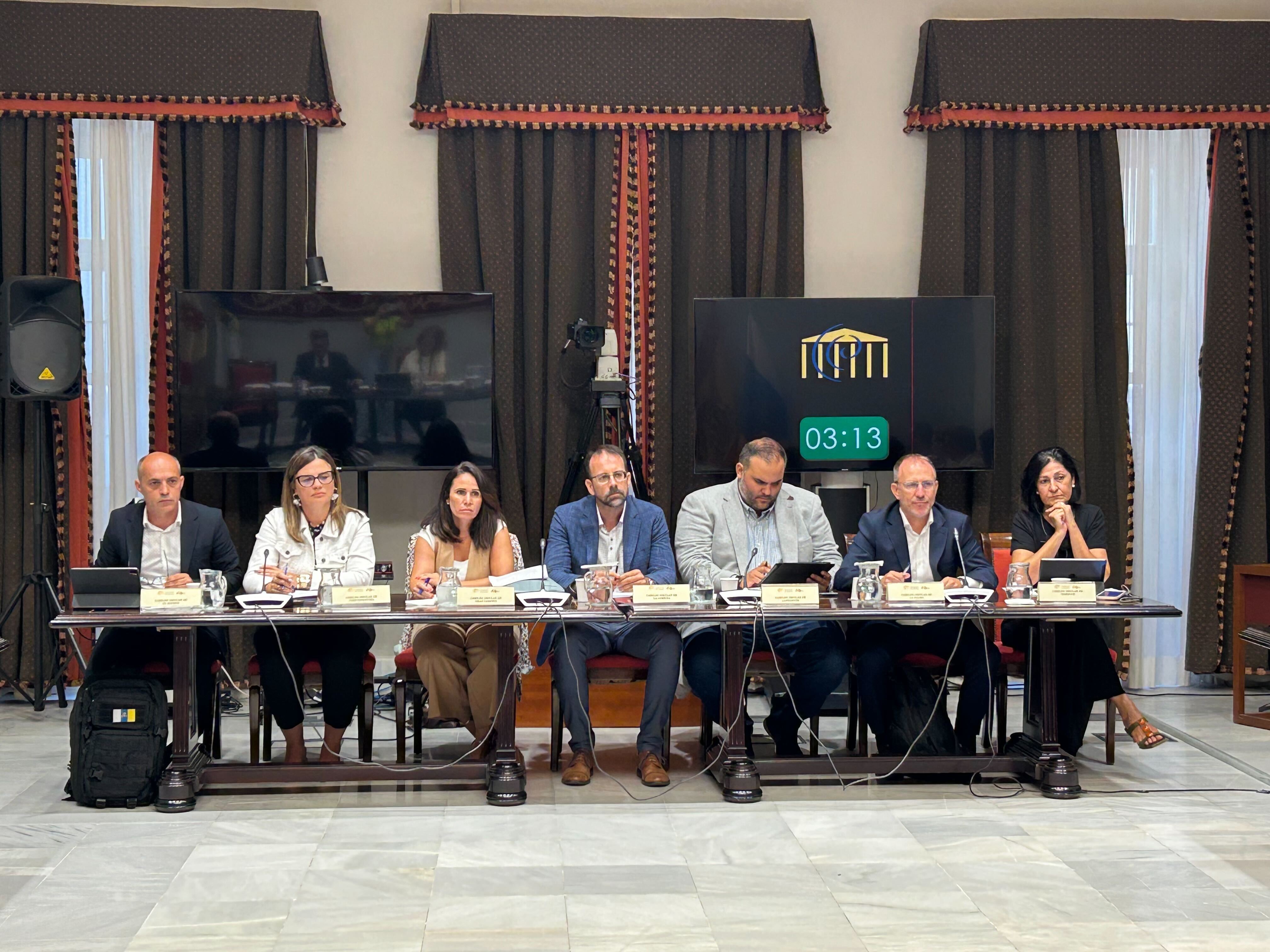 Sergio Rodríguez invita a “una reflexión más profunda” en la modificación de la Ley de Transportes Terrestre de Canarias