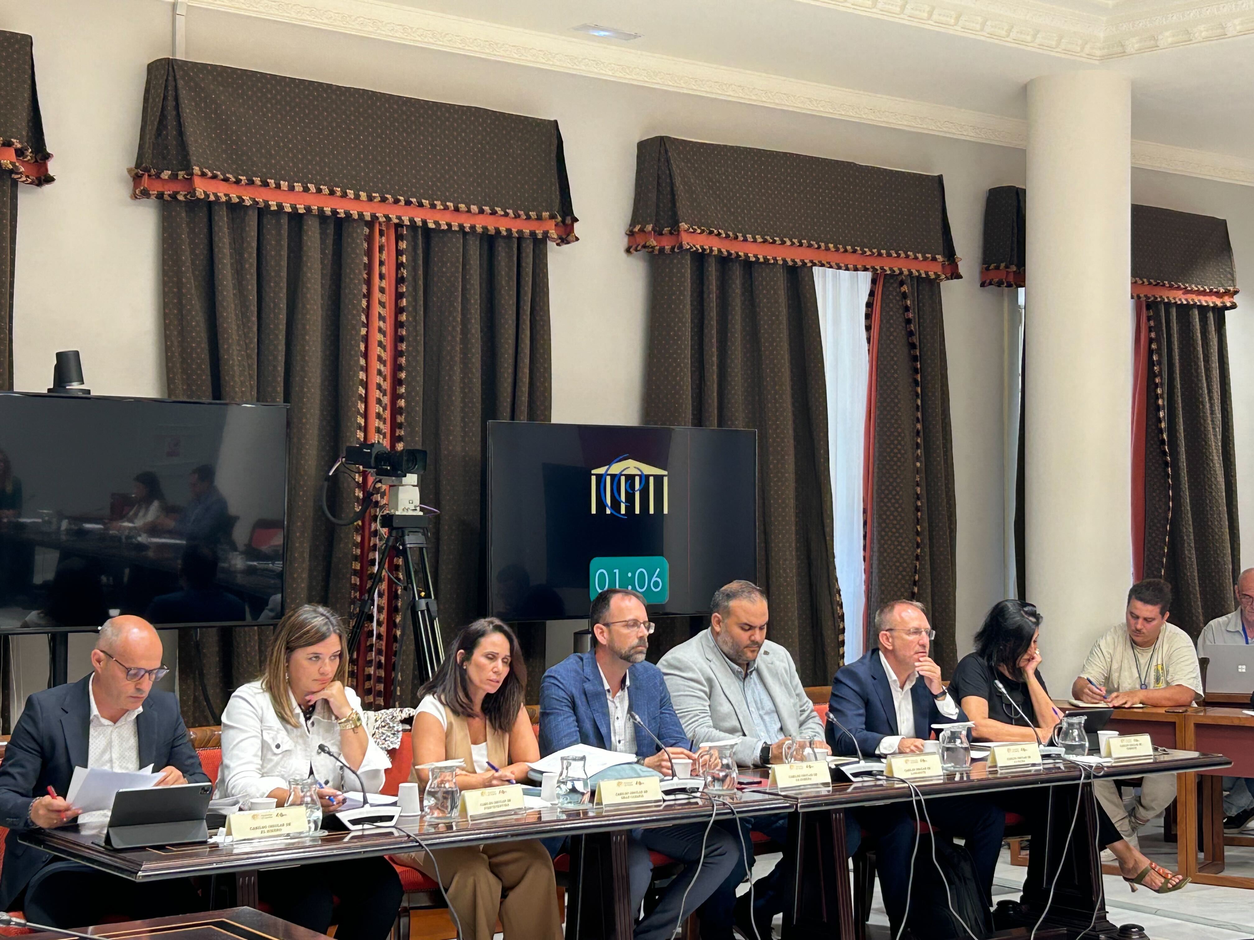 Sergio Rodríguez invita a “una reflexión más profunda” en la modificación de la Ley de Transportes Terrestre de Canarias