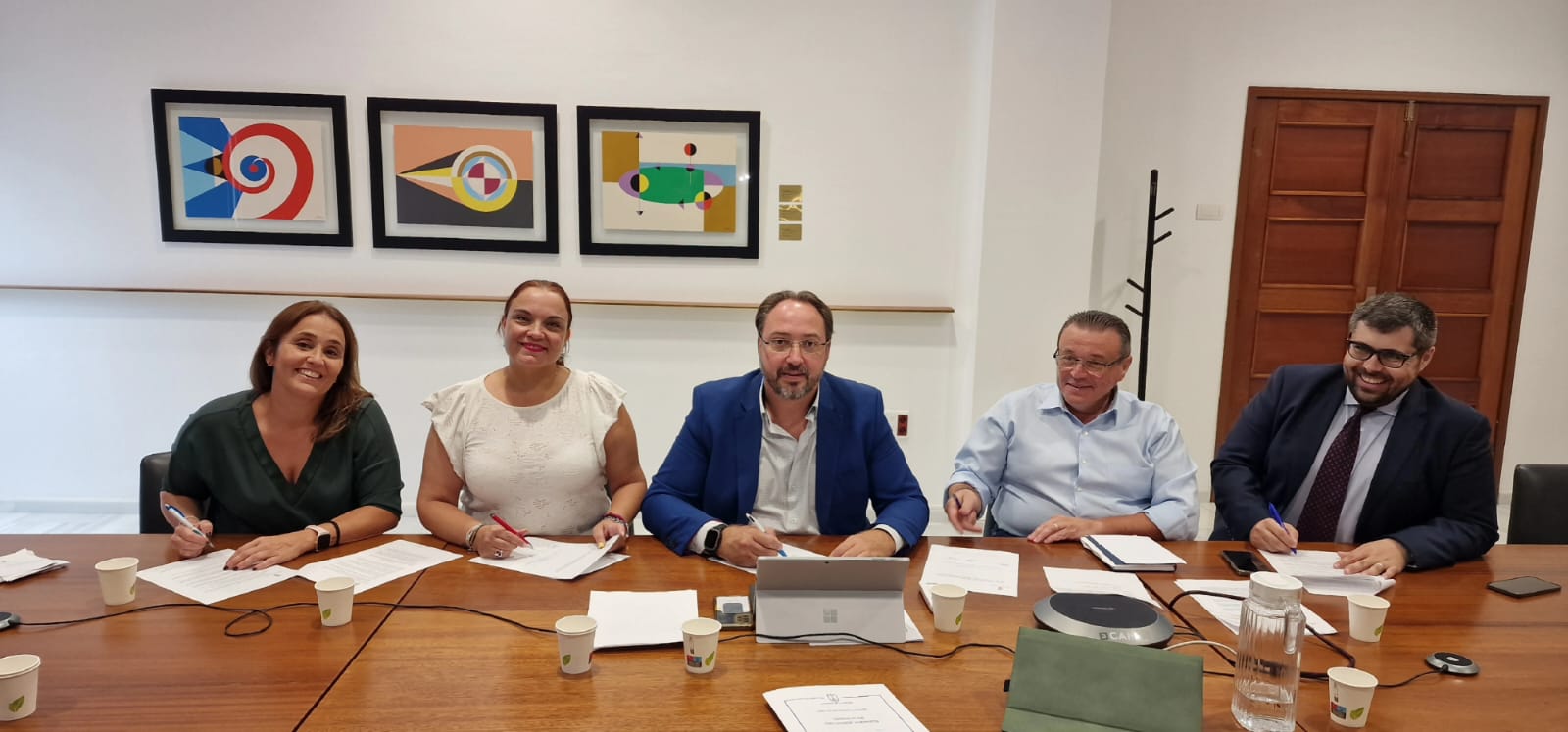 Cabildo y sindicatos alcanzan un acuerdo para desconvocar las movilizaciones de personal en los centros sociosanitarios 