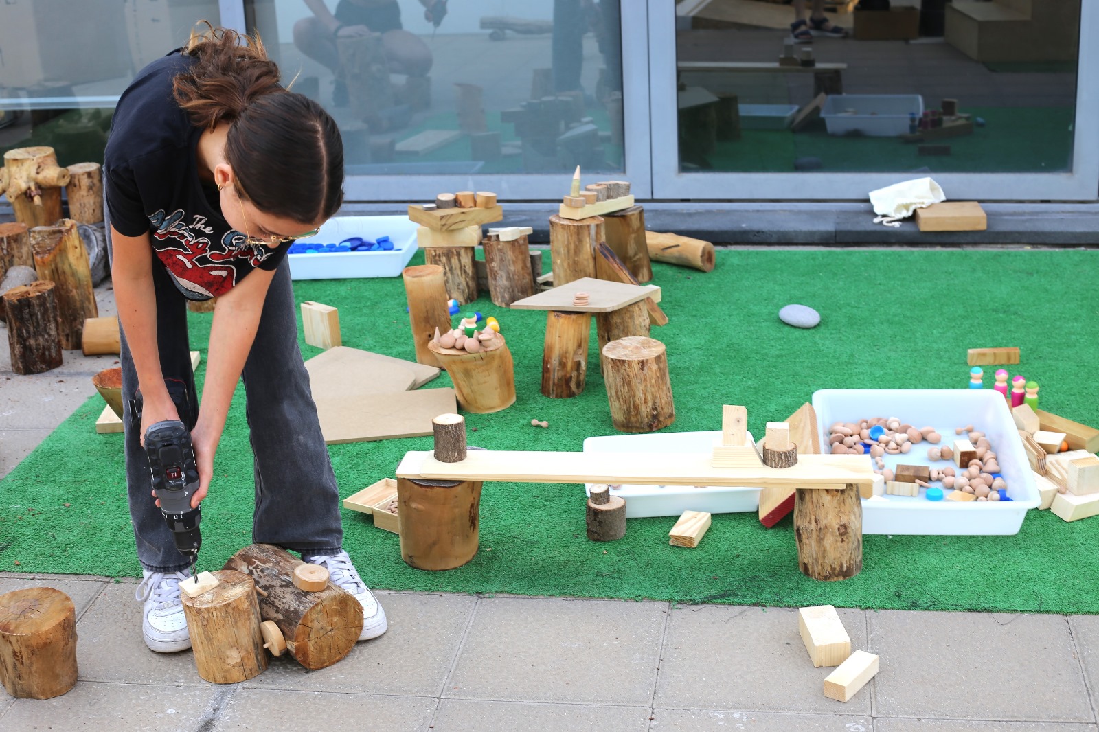 El Cabildo promueve intervenciones artísticas y ecológicas para la transformación de los espacios pedagógicos en centros educativos