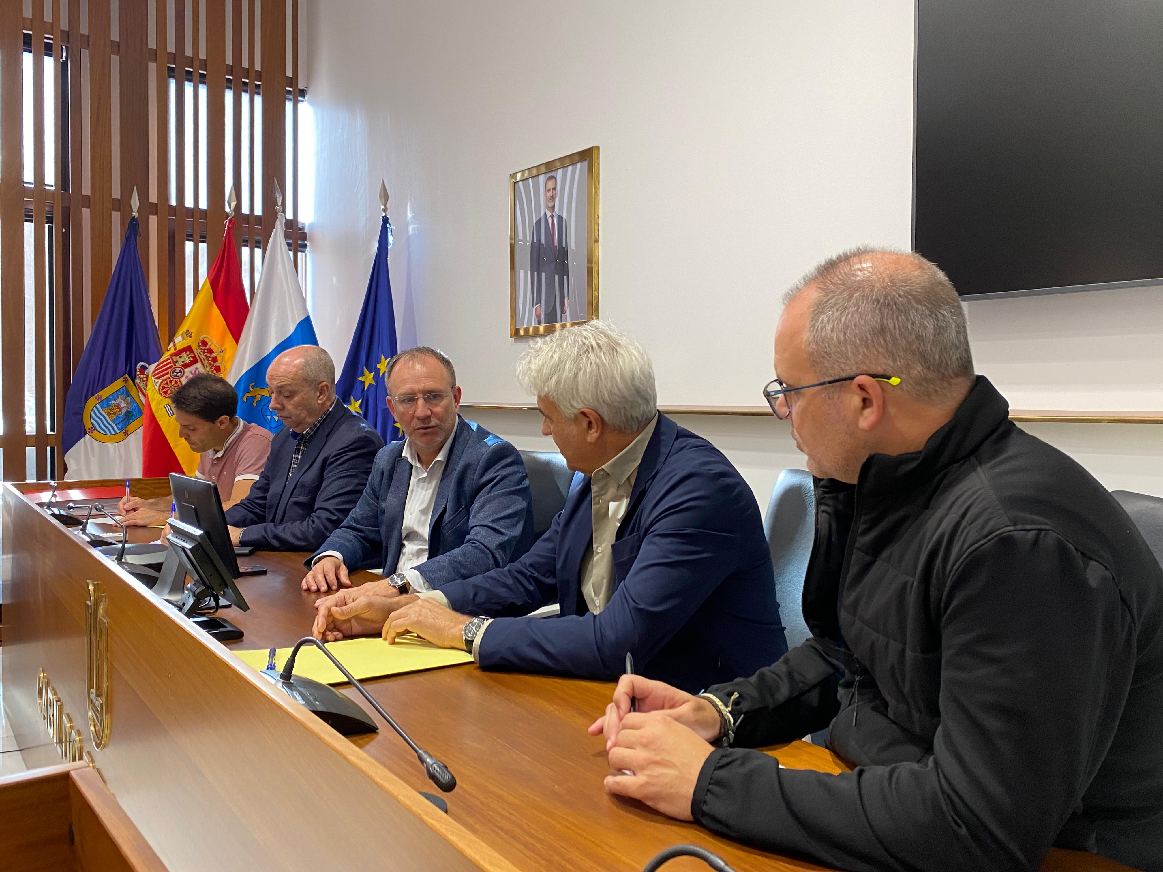 Cabildo, Gobierno de Canarias y Costas del Estado trabajan en soluciones a la problemática de la tubería sobre la fajana del Tajogaite