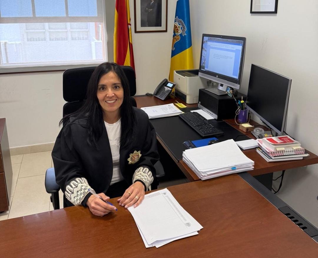 El Cabildo reconoce en sus Premios Insulares a Yurbin Magdalena Viñas Bello, influencia y ejemplo para futuras generaciones de juristas