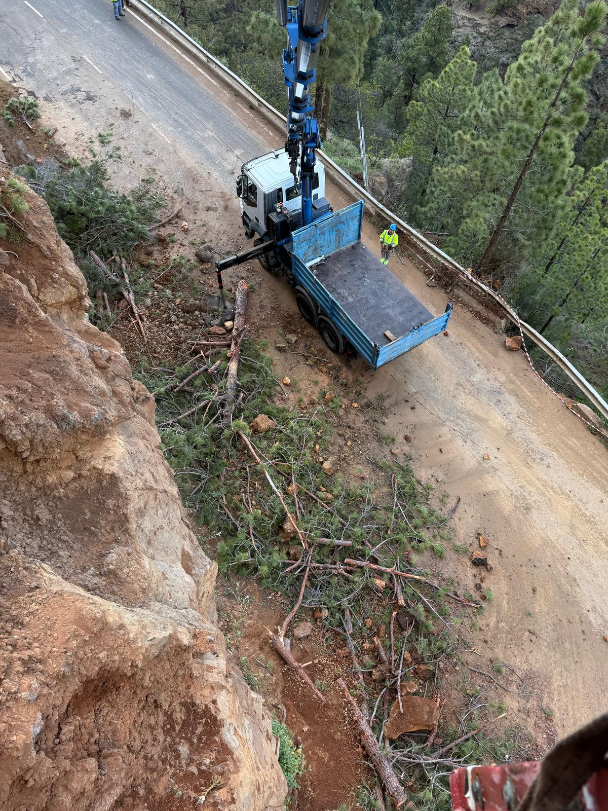 El Cabildo de La Palma garantiza la seguridad vial tras el desprendimiento en Garafía 