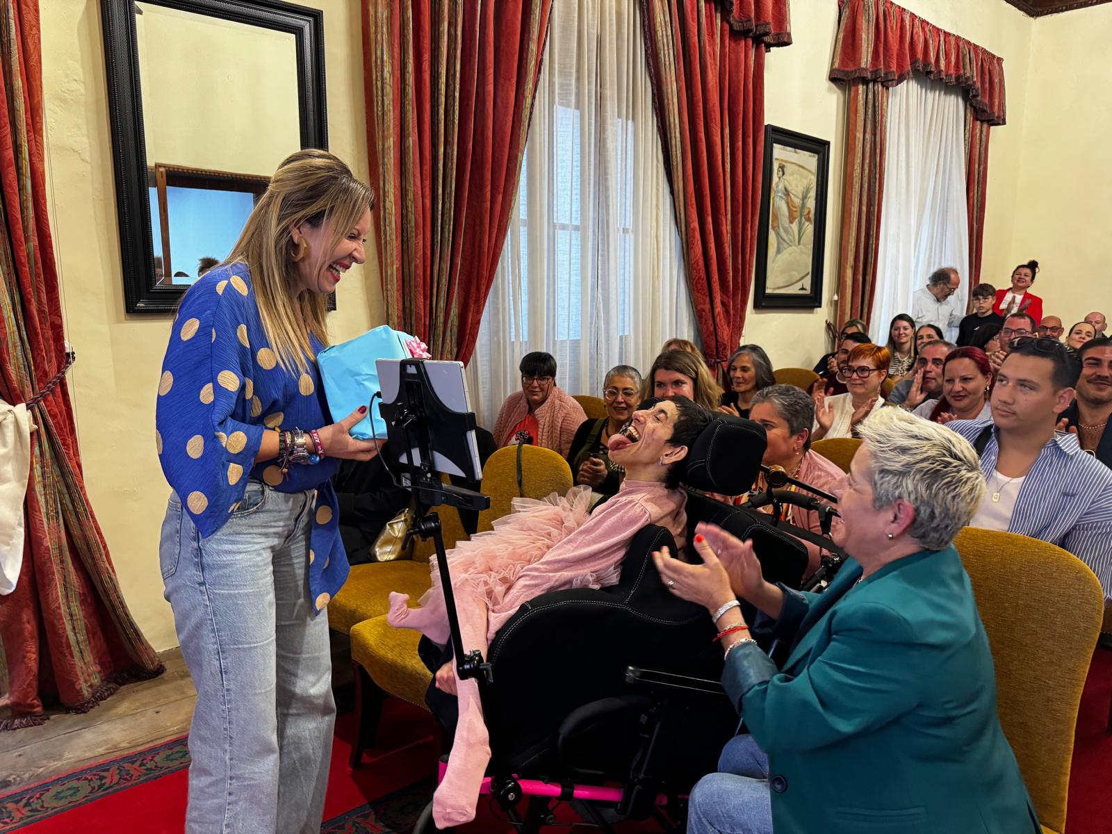 El Cabildo de La Palma presenta el documental ‘Tamara: con apoyos, puedes’, un ejemplo de autonomía y superación