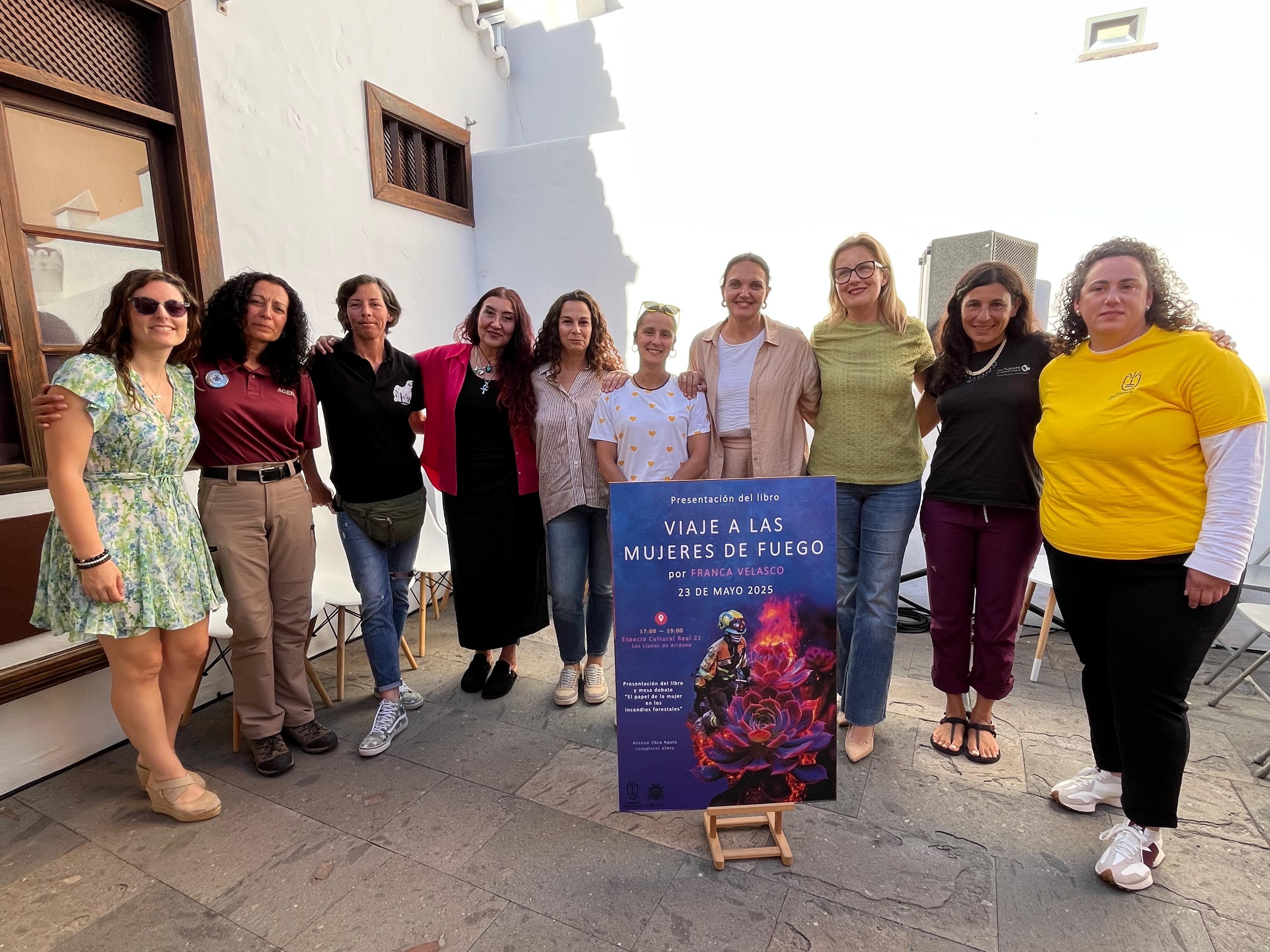 El Cabildo incide en el papel de las profesionales que intervienen en los incendios forestales