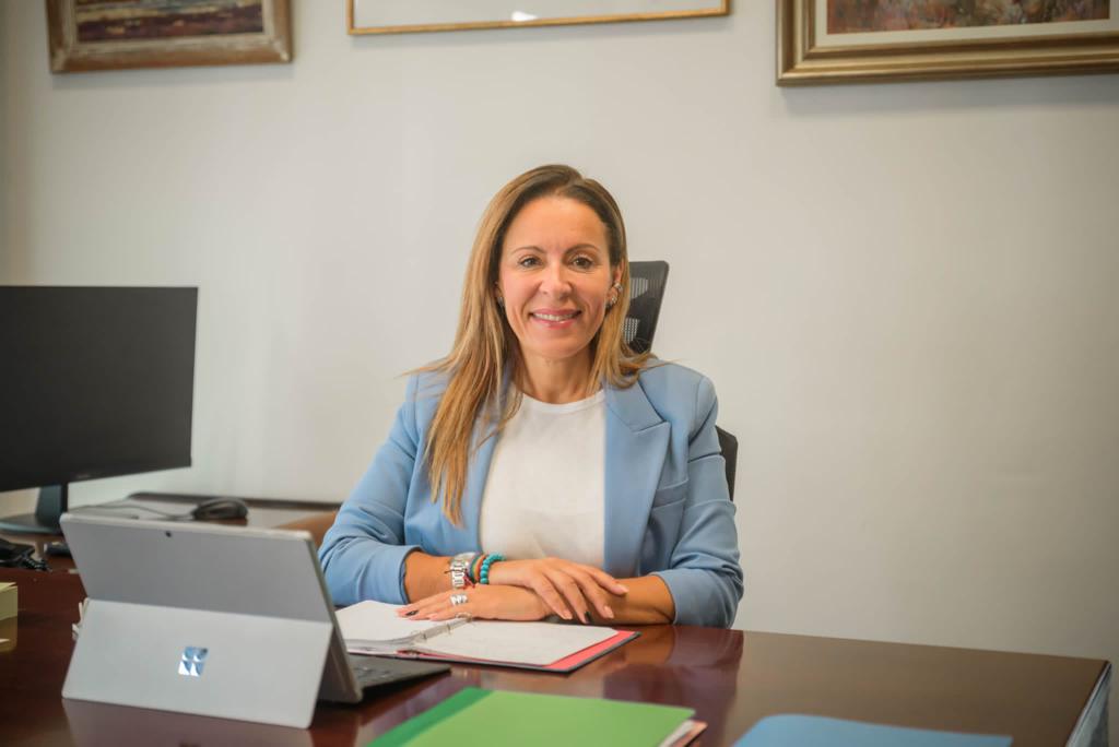 El Cabildo coloca más de 120 pictogramas para mejorar la accesibilidad de los edificios públicos de La Palma 