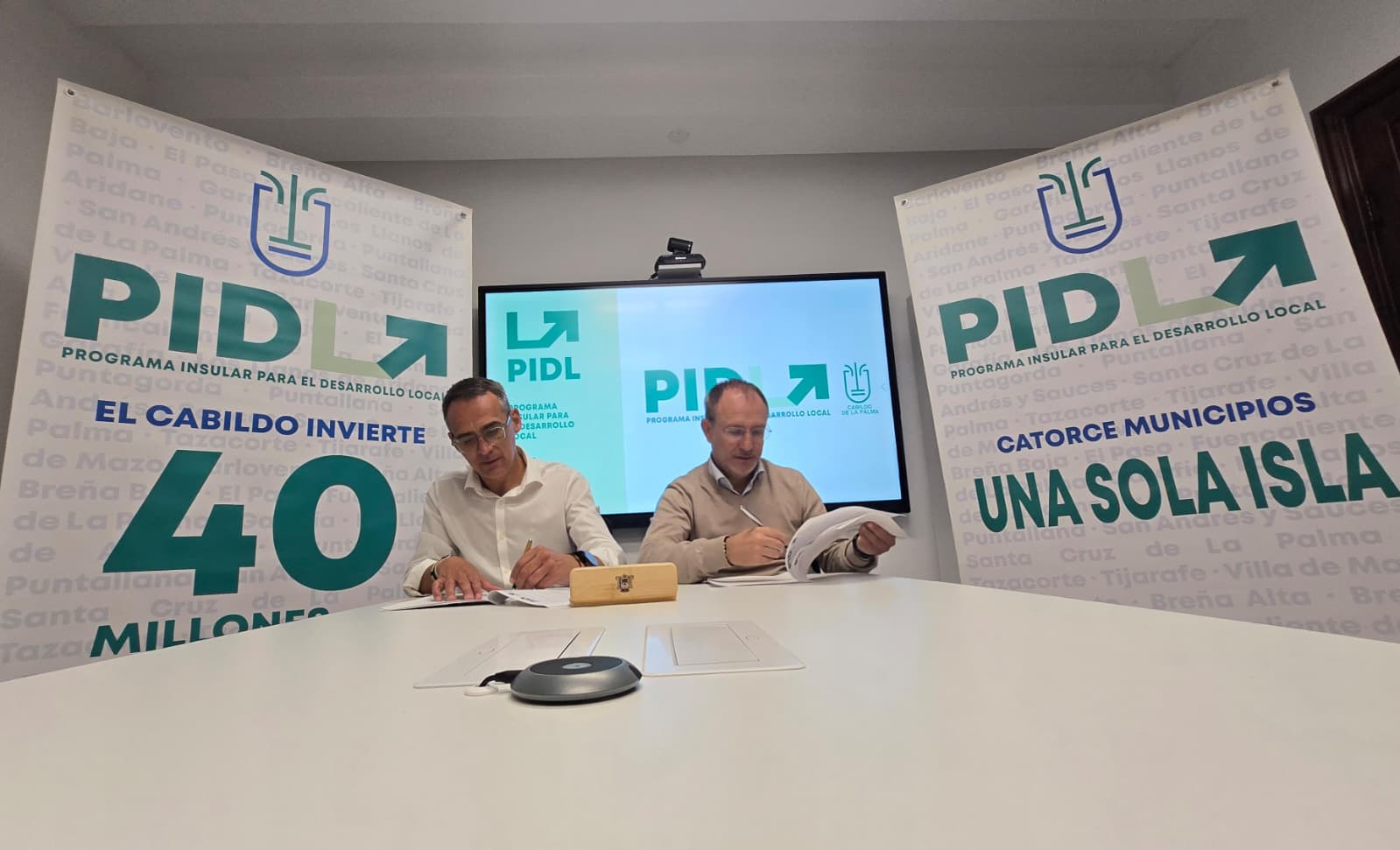 Firma del PIDL en Los Llanos de Aridane.