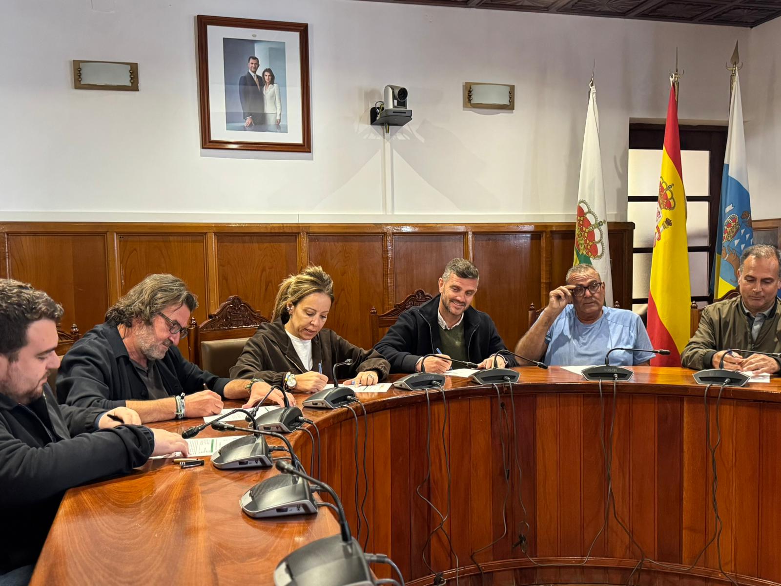 Firma del acta de replanteo del Centro Residencial de Mayores.