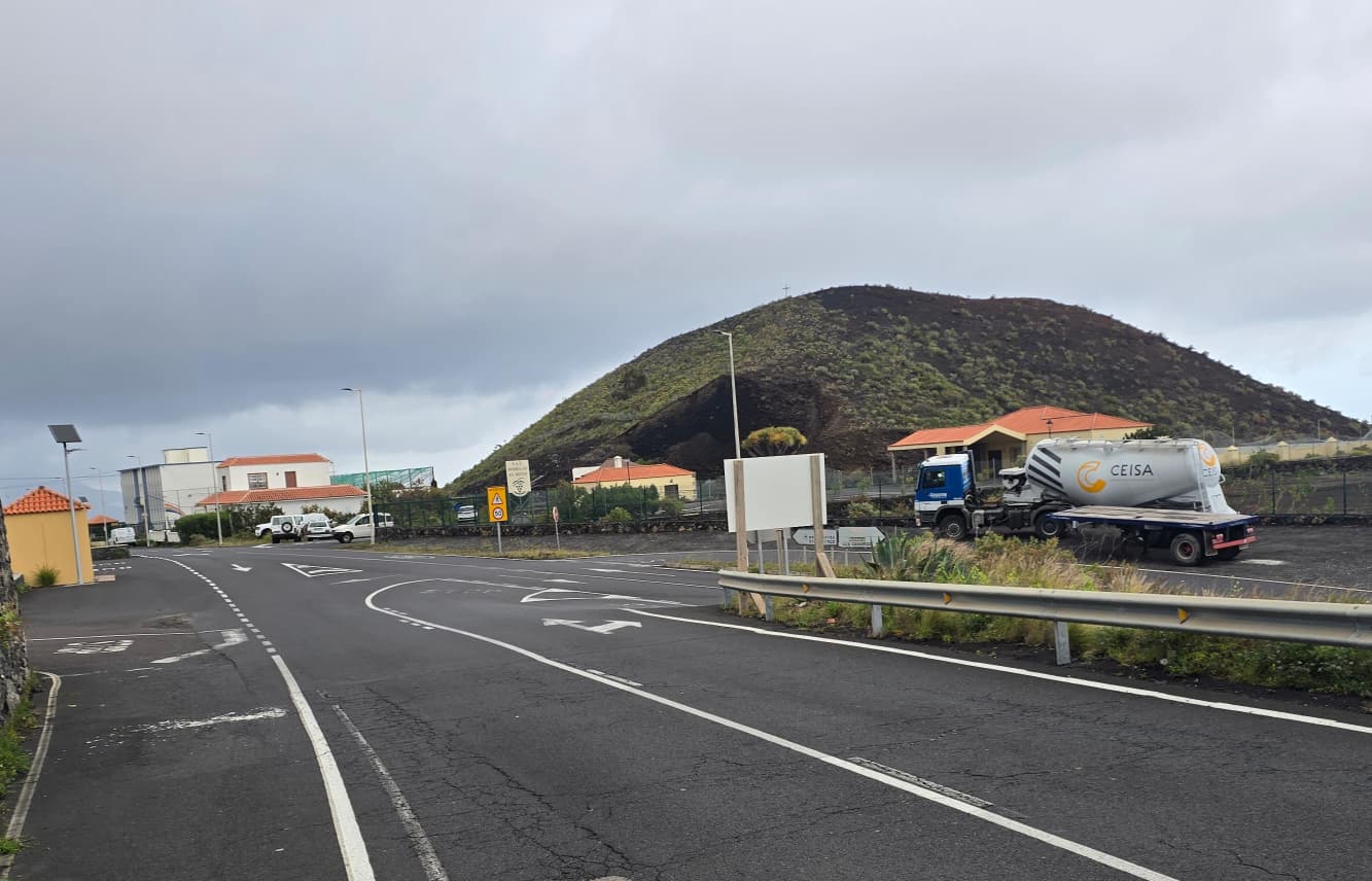 El Cabildo mejora la seguridad vial en el acceso a Villa de Mazo con una nueva rotonda en la LP-2