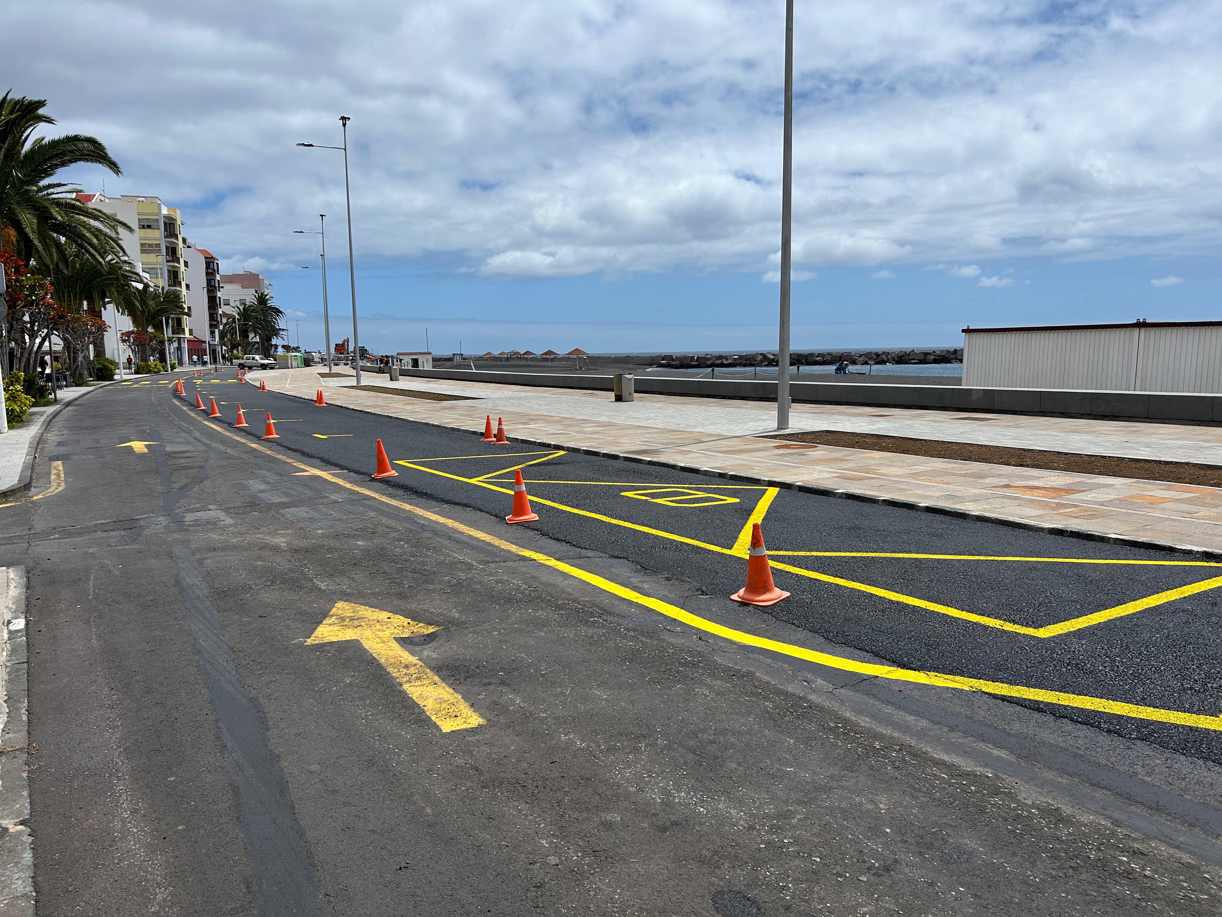 Ejecutamos el asfaltado provisional de la Avenida Marítima de Santa Cruz de La Palma