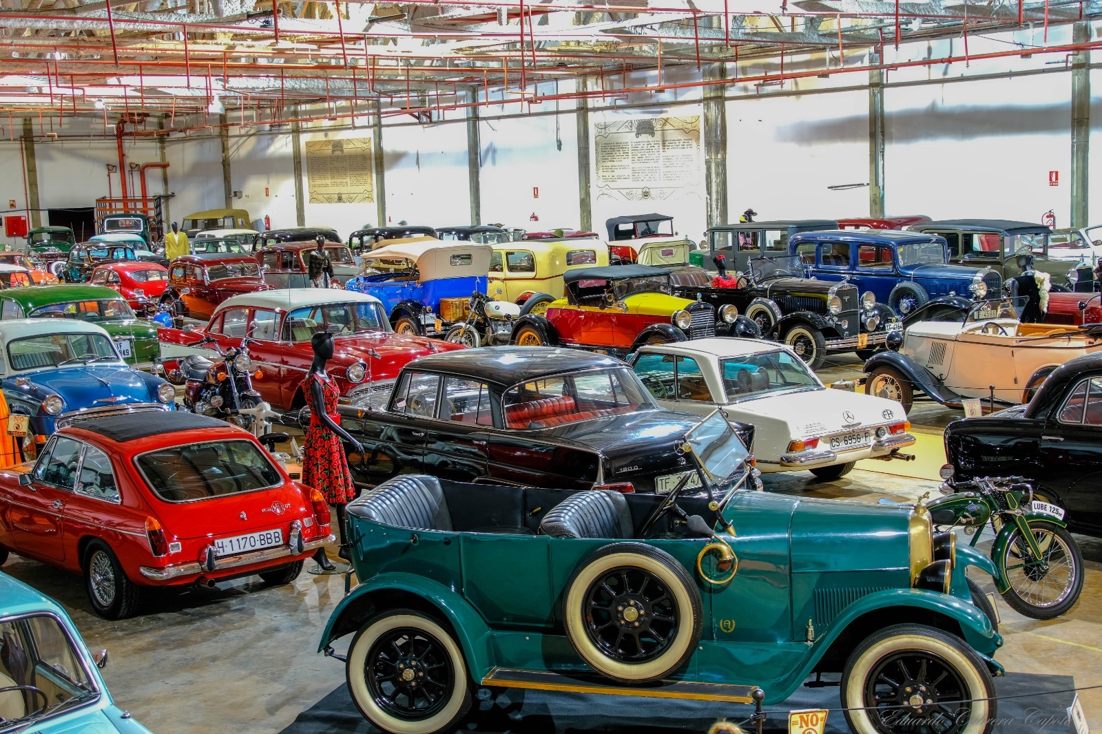 Un millar de personas visitan la exposición del 40º Aniversario del Club de Automóviles Antiguos de El Paso
