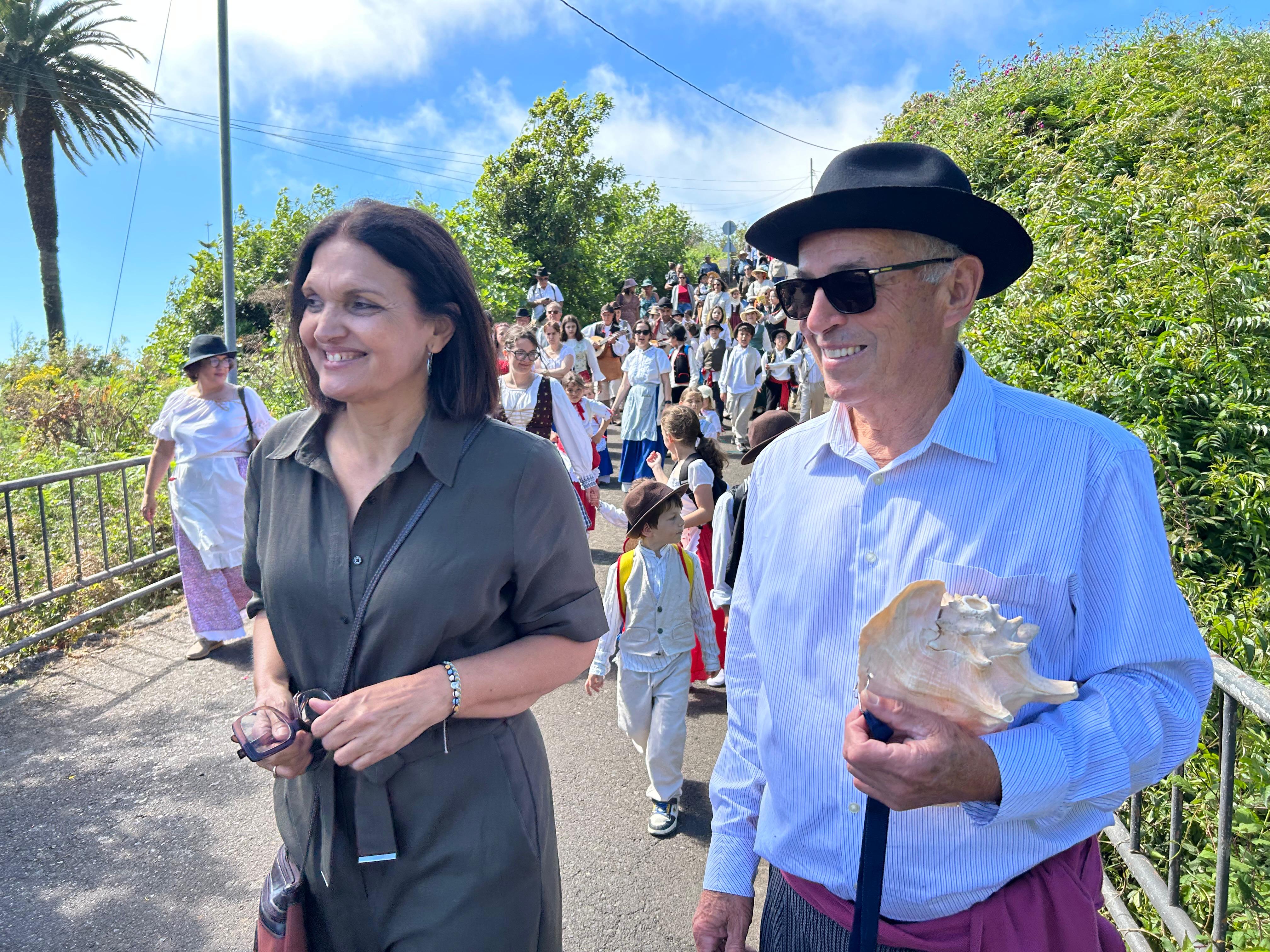 La Escuela Insular de Artesanía acerca los oficios tradicionales al alumnado de las Escuelas Unitarias en la XX Romería del Día de Canarias