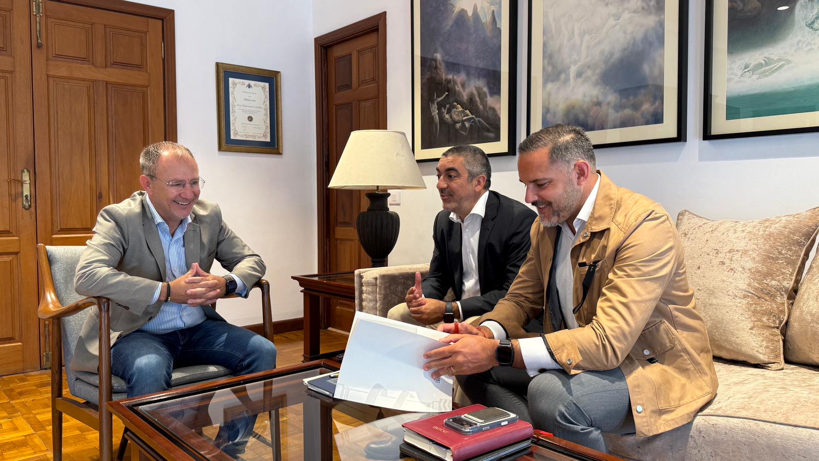 Sergio Rodríguez y Kilian Sánchez se sientan para hablar de asuntos de la reconstrucción y proyectos estratégicos para la Isla